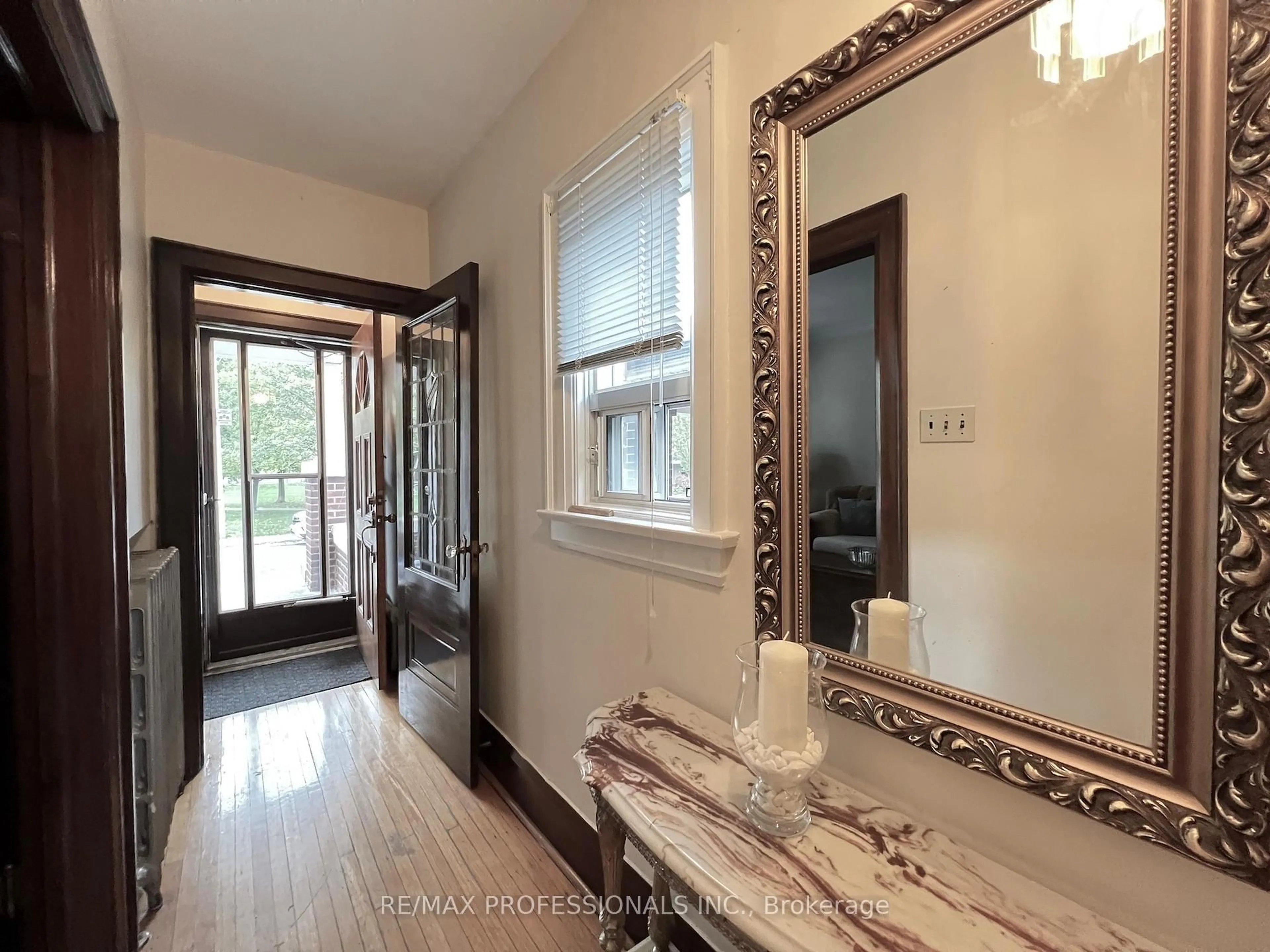 Indoor entryway for 33 Chandos Ave, Toronto Ontario M6H 2E6