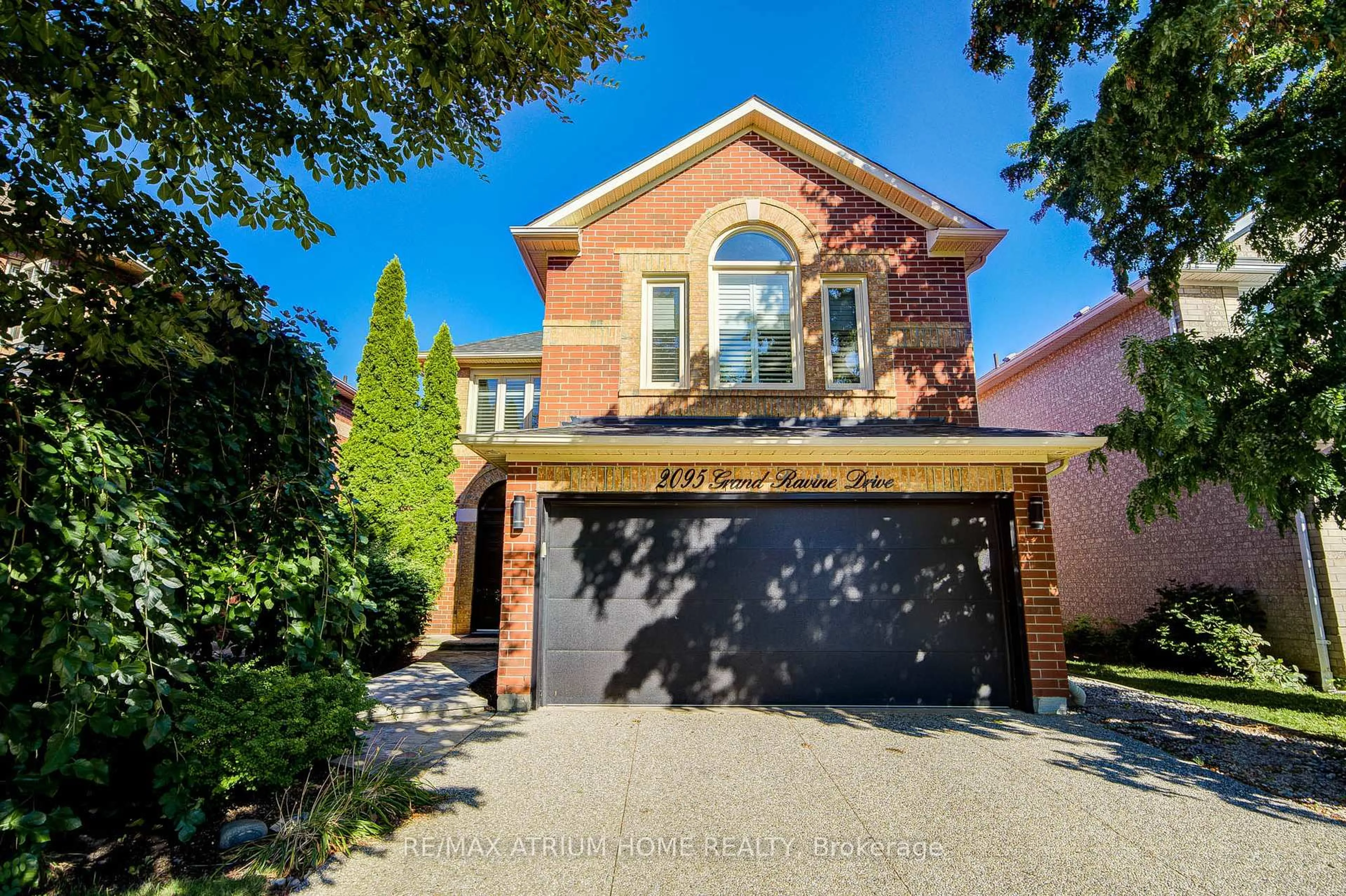 Home with brick exterior material, street for 2095 Grand Ravine Dr, Oakville Ontario L6H 6B5