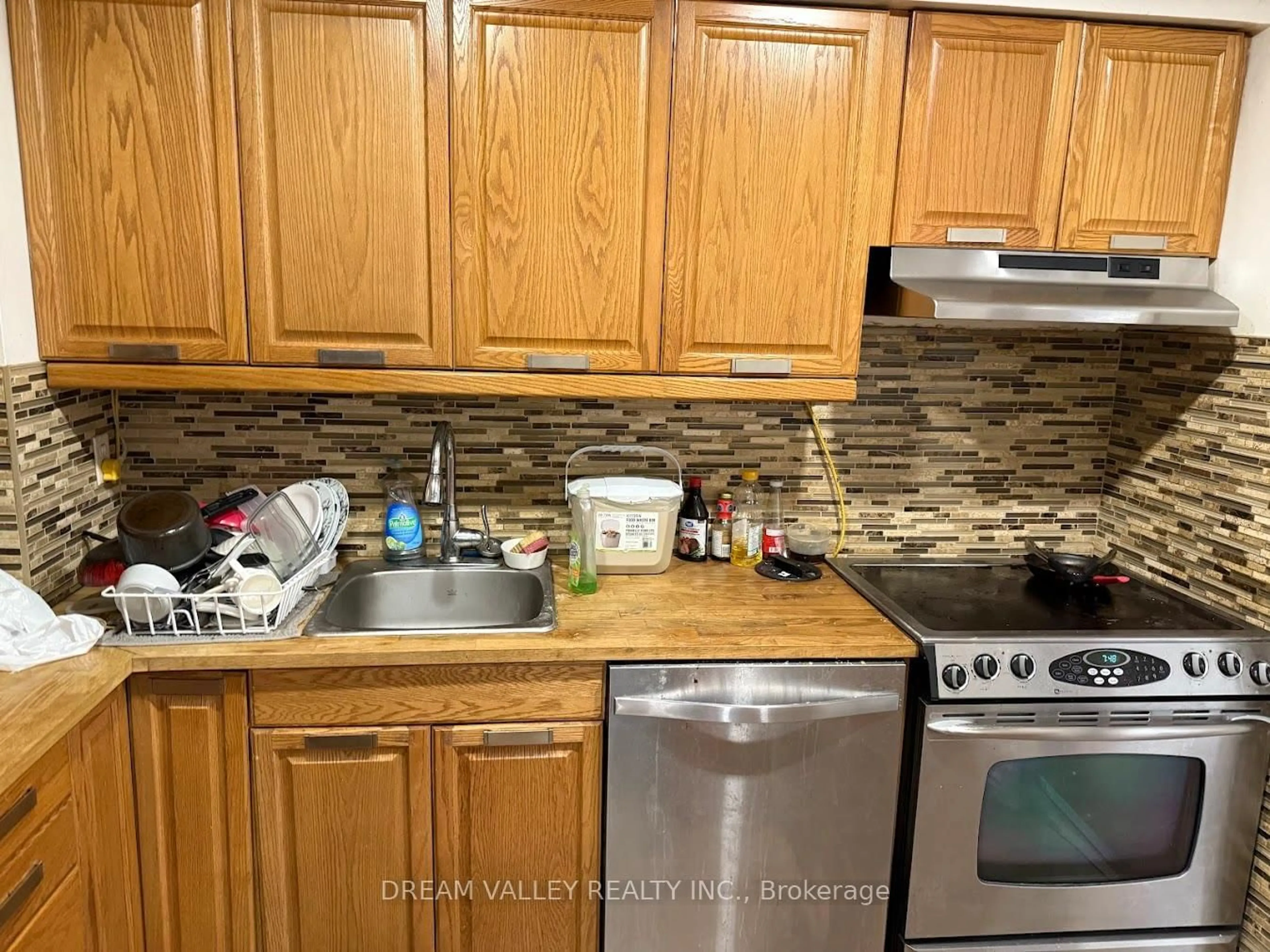 Standard kitchen, unknown for 3563 Autumnleaf Cres, Mississauga Ontario L5L 1K6