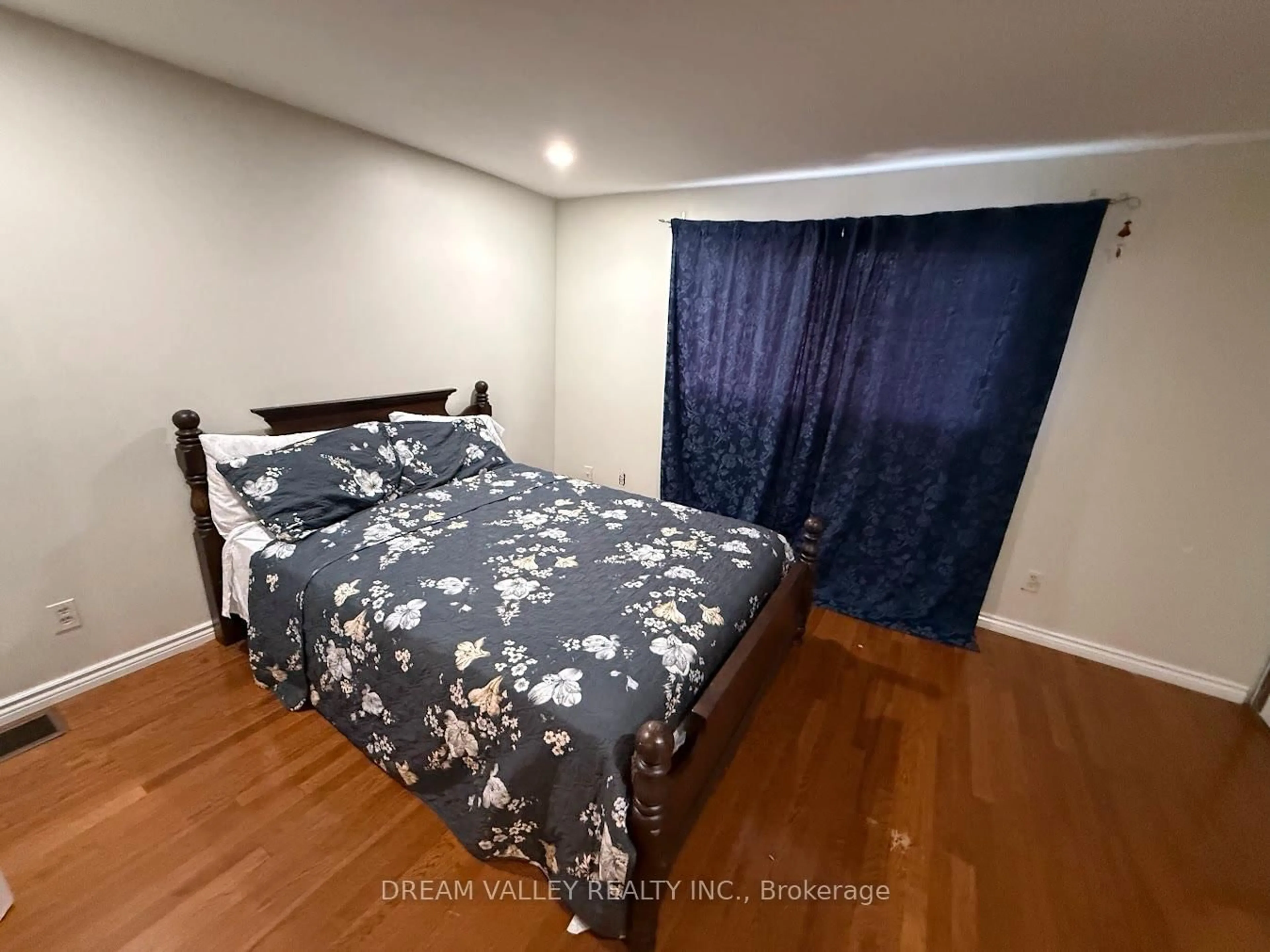 A pic of a room for 3563 Autumnleaf Cres, Mississauga Ontario L5L 1K6