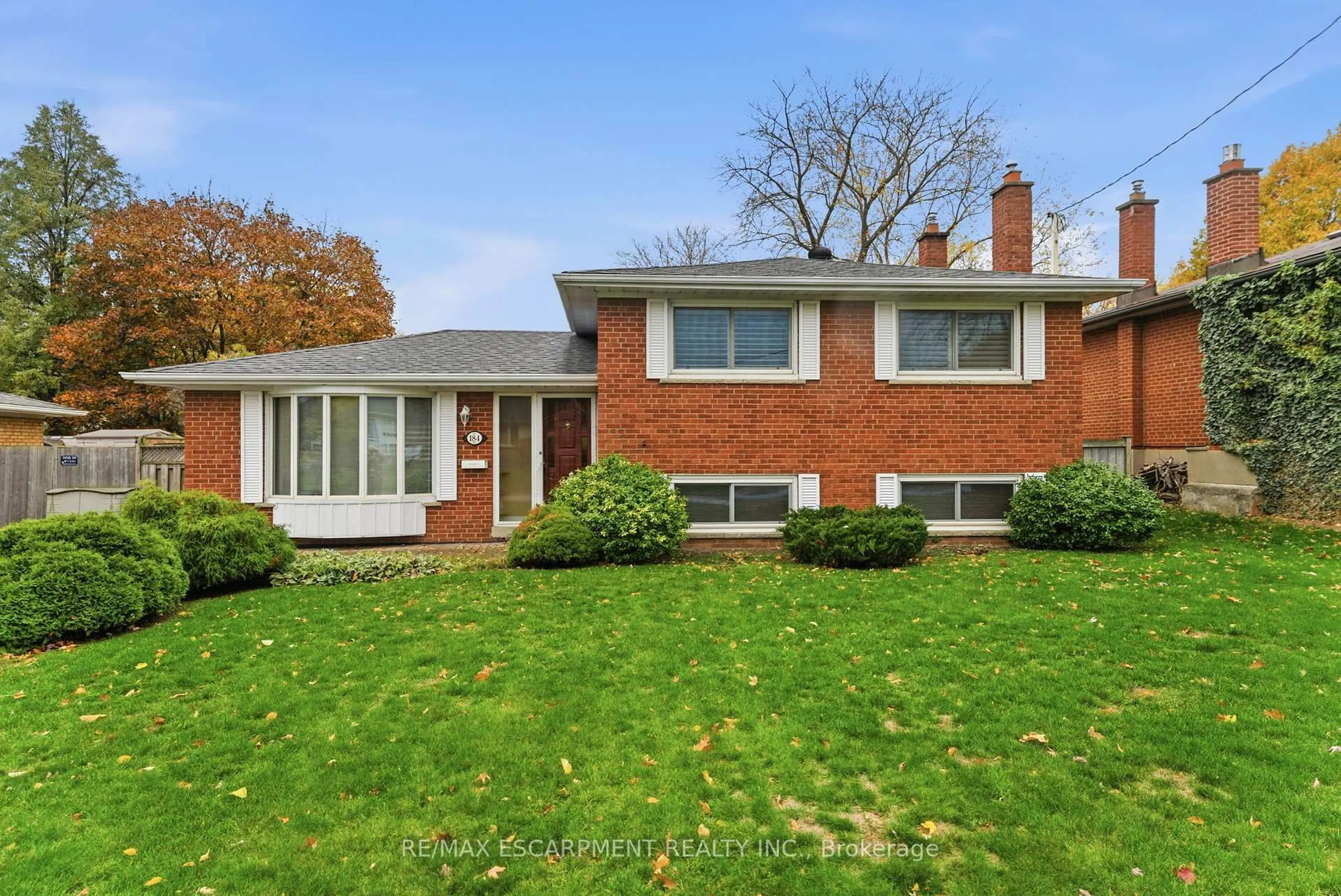 Home with brick exterior material, street for 184 Foxbar Rd, Burlington Ontario L7L 2Z9