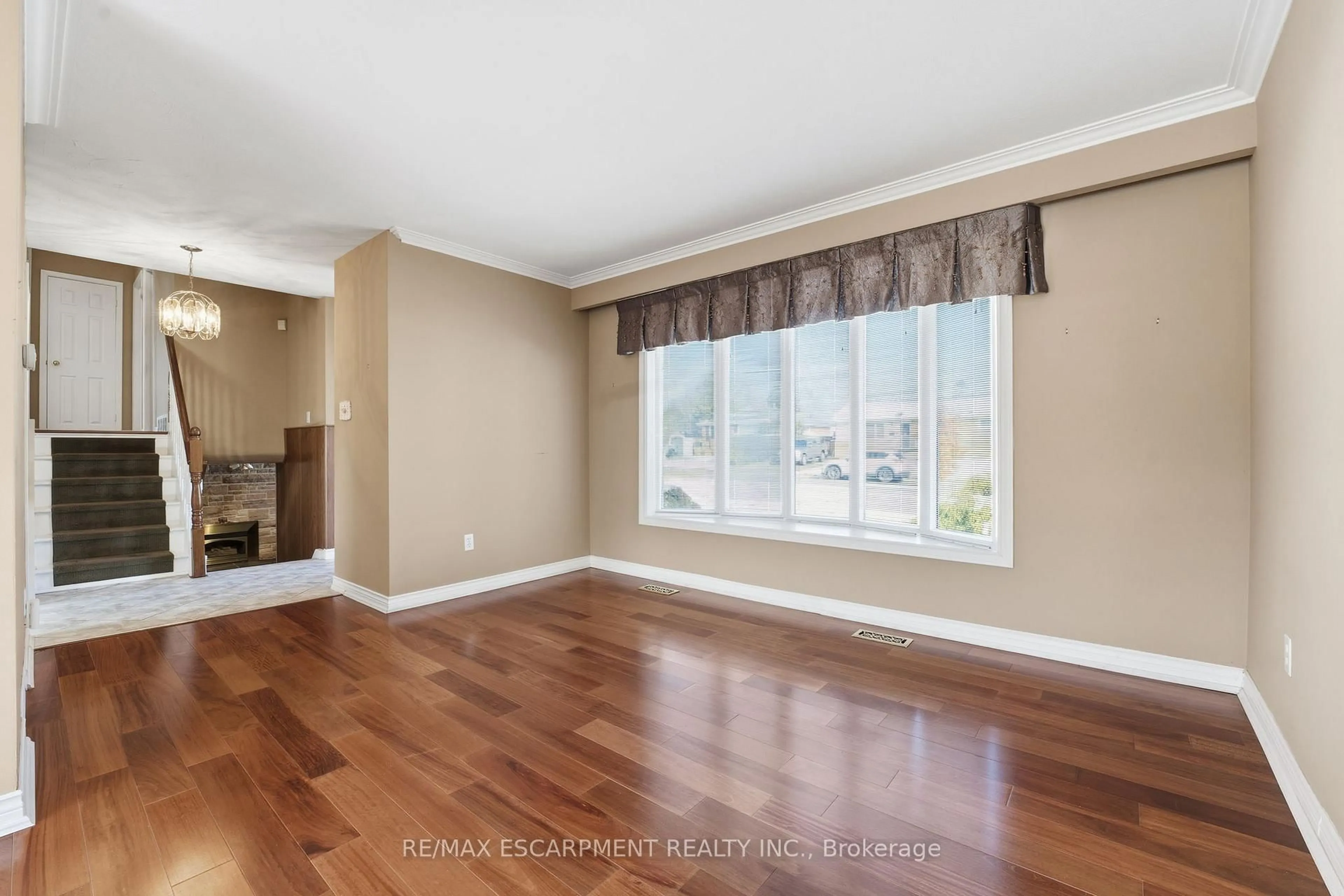 Unknown for 184 Foxbar Rd, Burlington Ontario L7L 2Z9