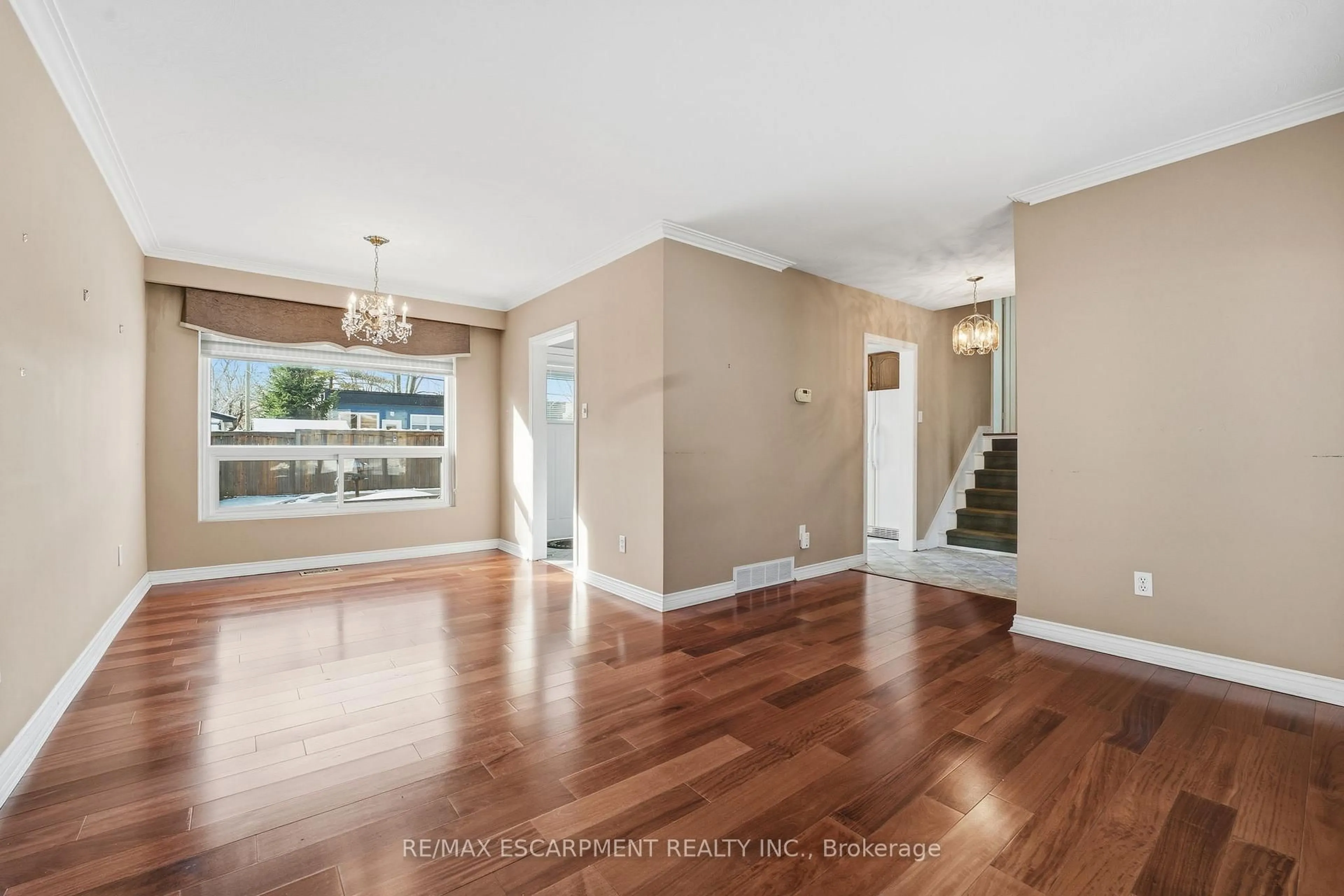 Unknown for 184 Foxbar Rd, Burlington Ontario L7L 2Z9