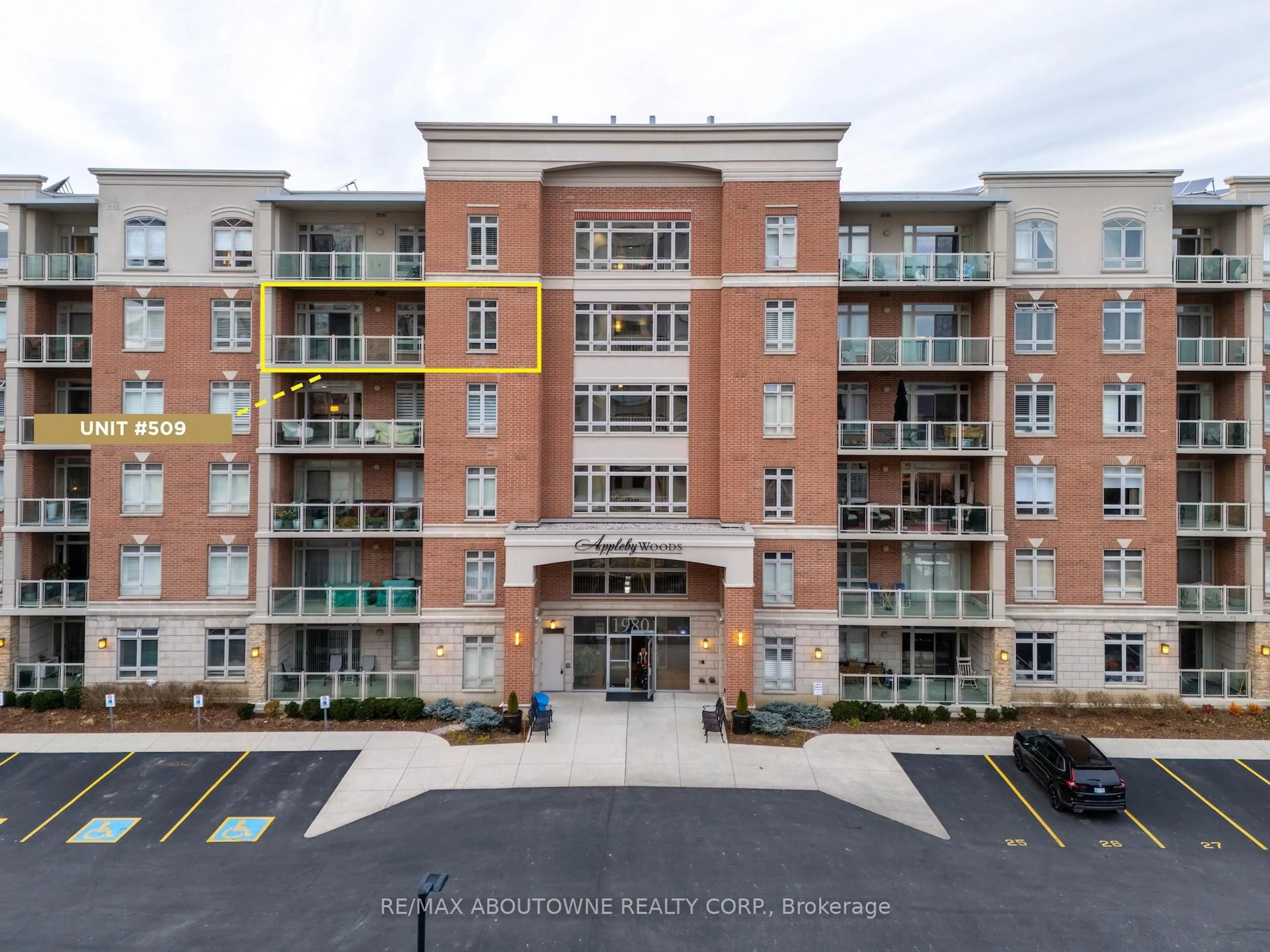 A pic from outside/outdoor area/front of a property/back of a property/a pic from drone, unknown for 1980 Imperial Way #509, Burlington Ontario L7L 0E7