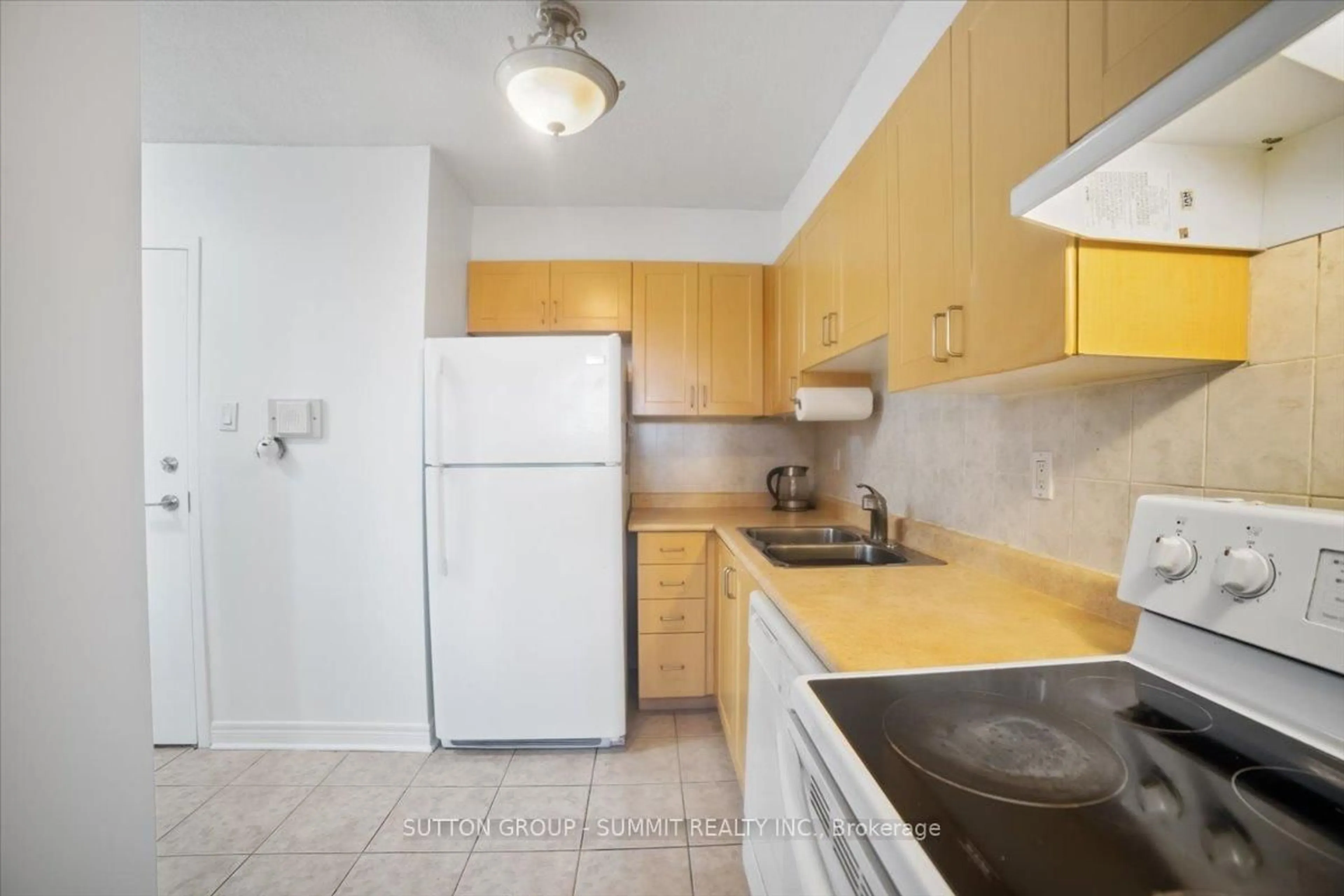 Standard kitchen, unknown for 3501 Glen Erin Dr #411, Mississauga Ontario L5L 2E9