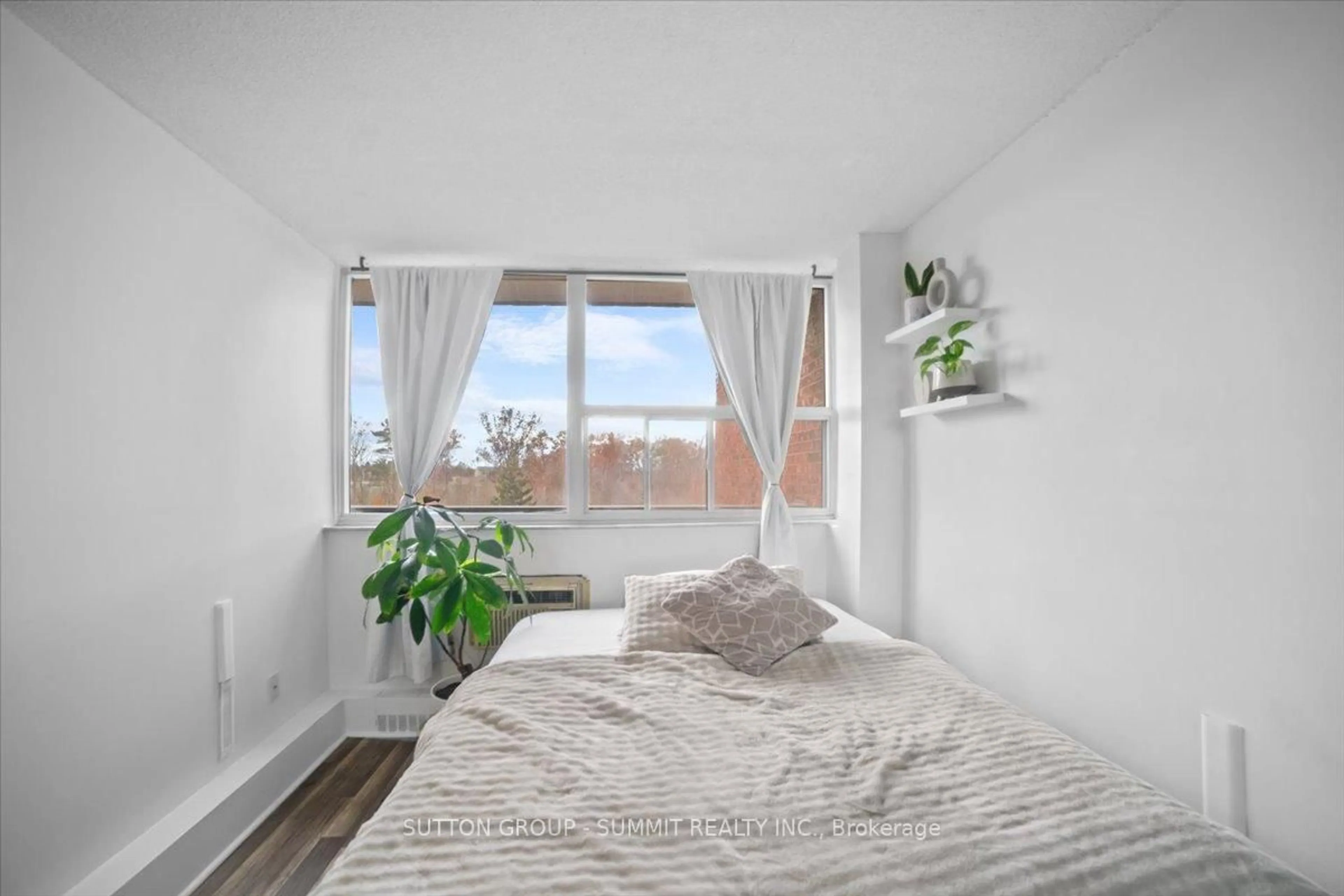 Bedroom with bed, unknown for 3501 Glen Erin Dr #411, Mississauga Ontario L5L 2E9