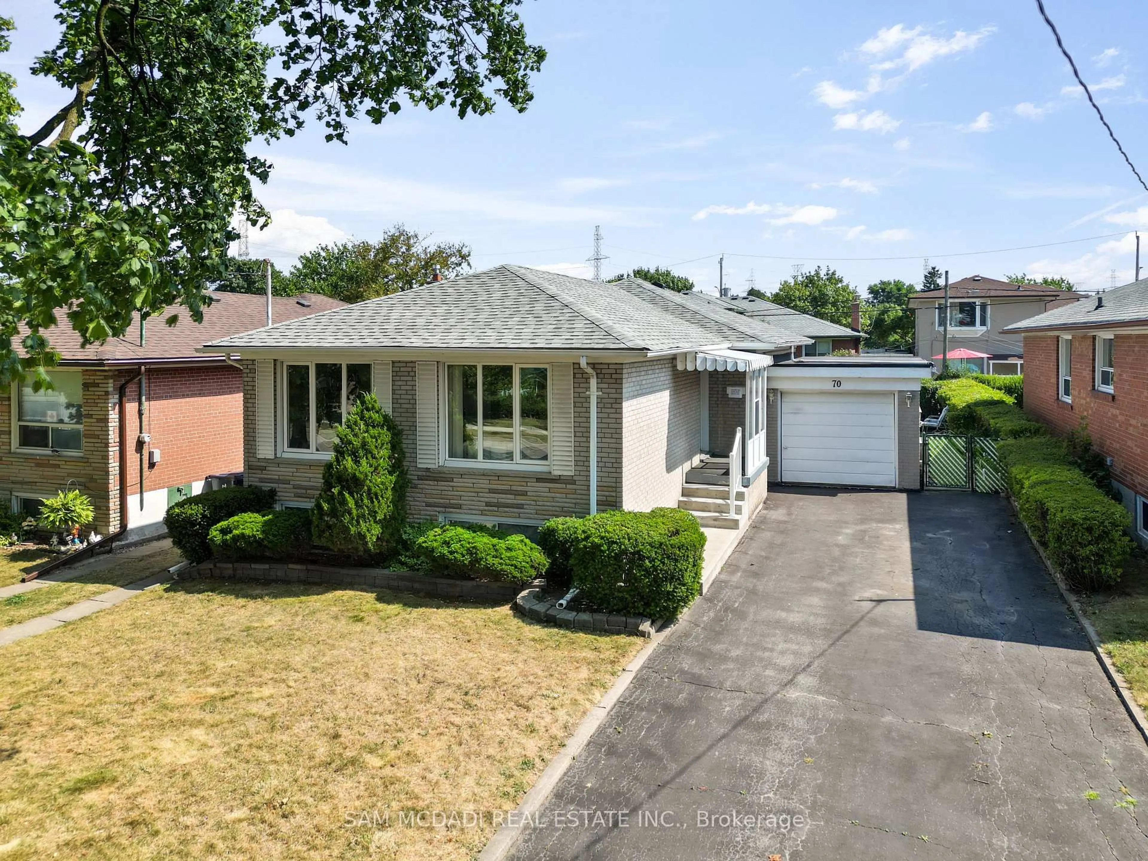 A pic from outside/outdoor area/front of a property/back of a property/a pic from drone, street for 70 Frost St, Toronto Ontario M9W 1Y8