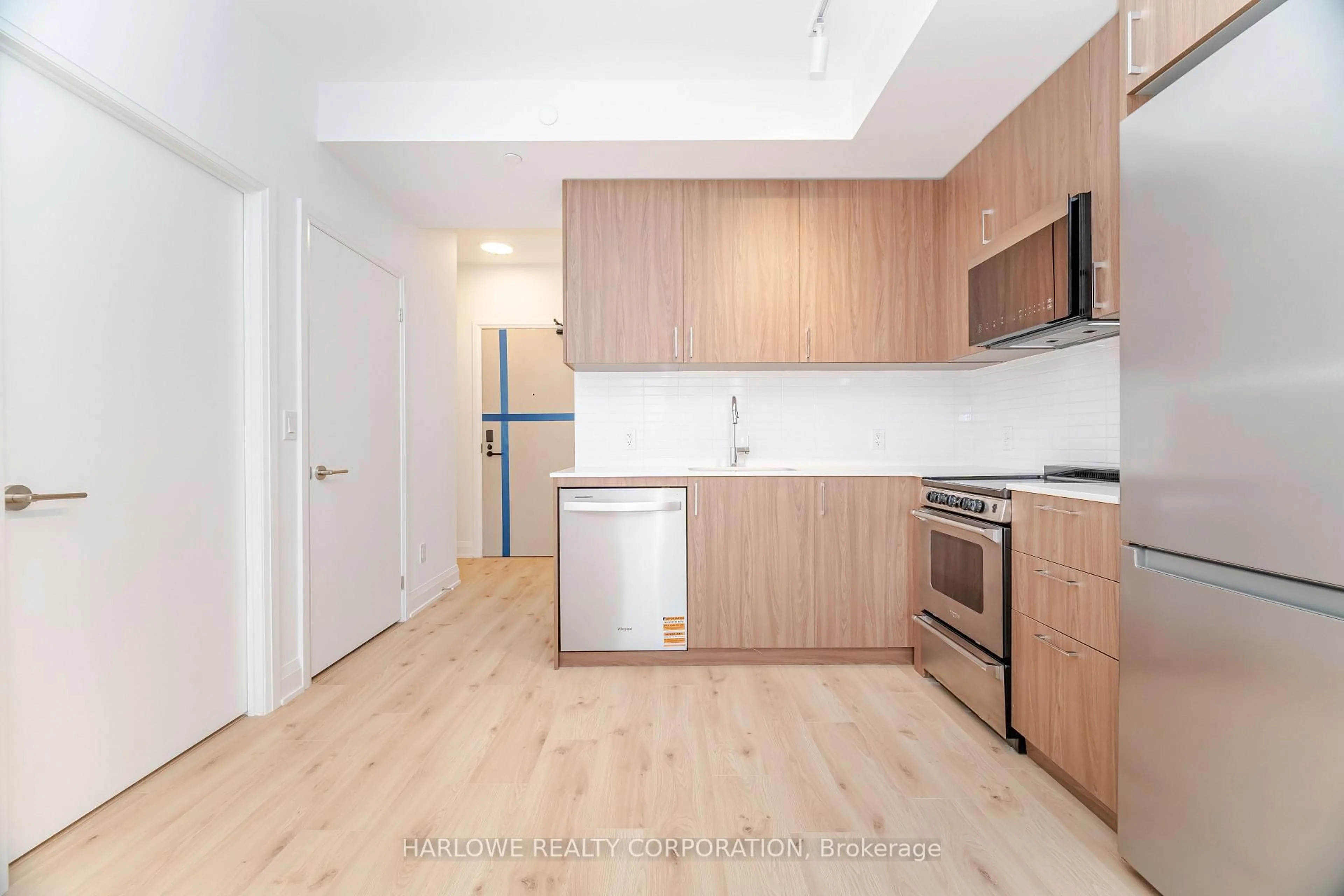 Standard kitchen, wood/laminate floor for 3250 Carding Mill Tr #310, Oakville Ontario L6M 1L3