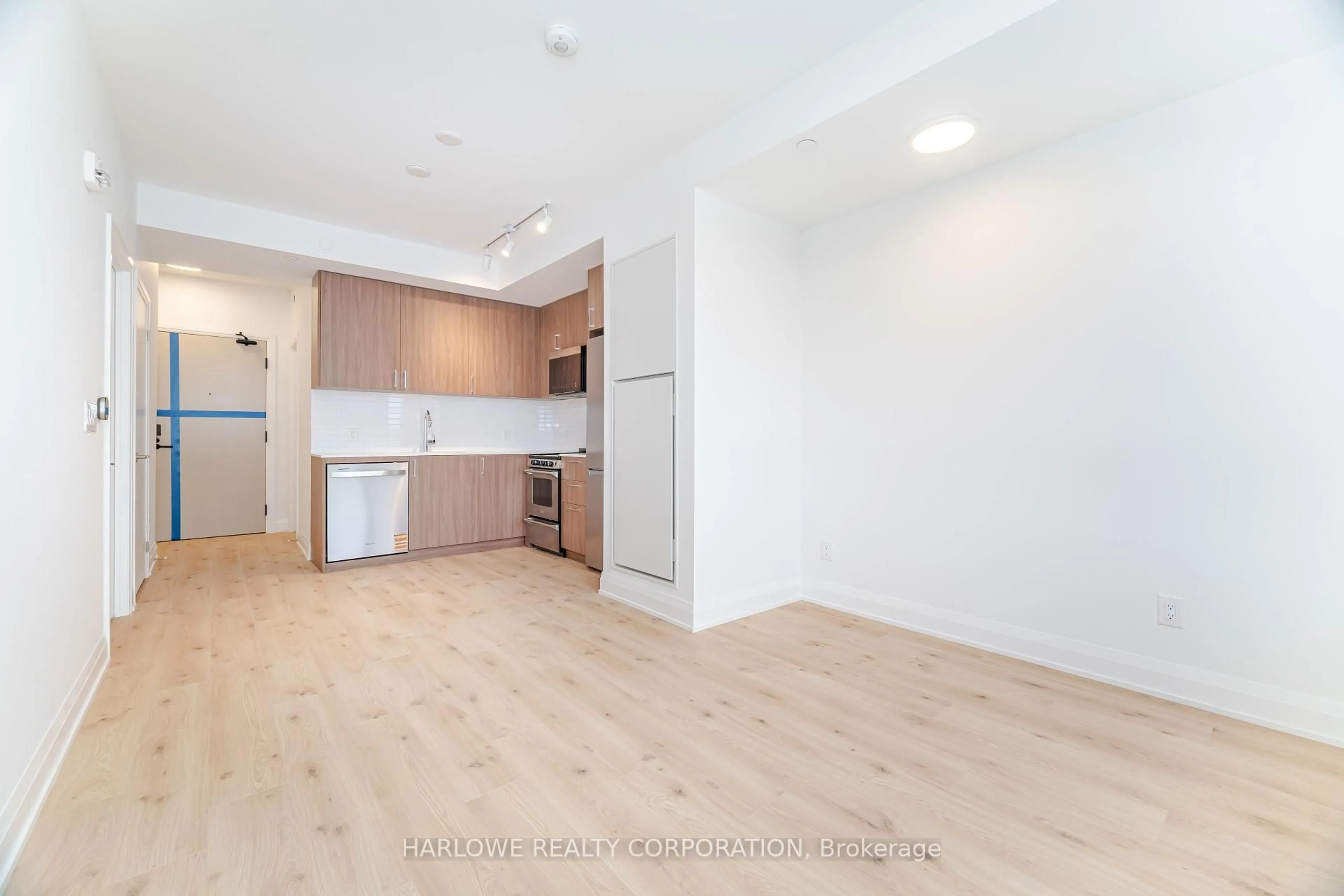 A pic of a room for 3250 Carding Mill Tr #310, Oakville Ontario L6M 1L3