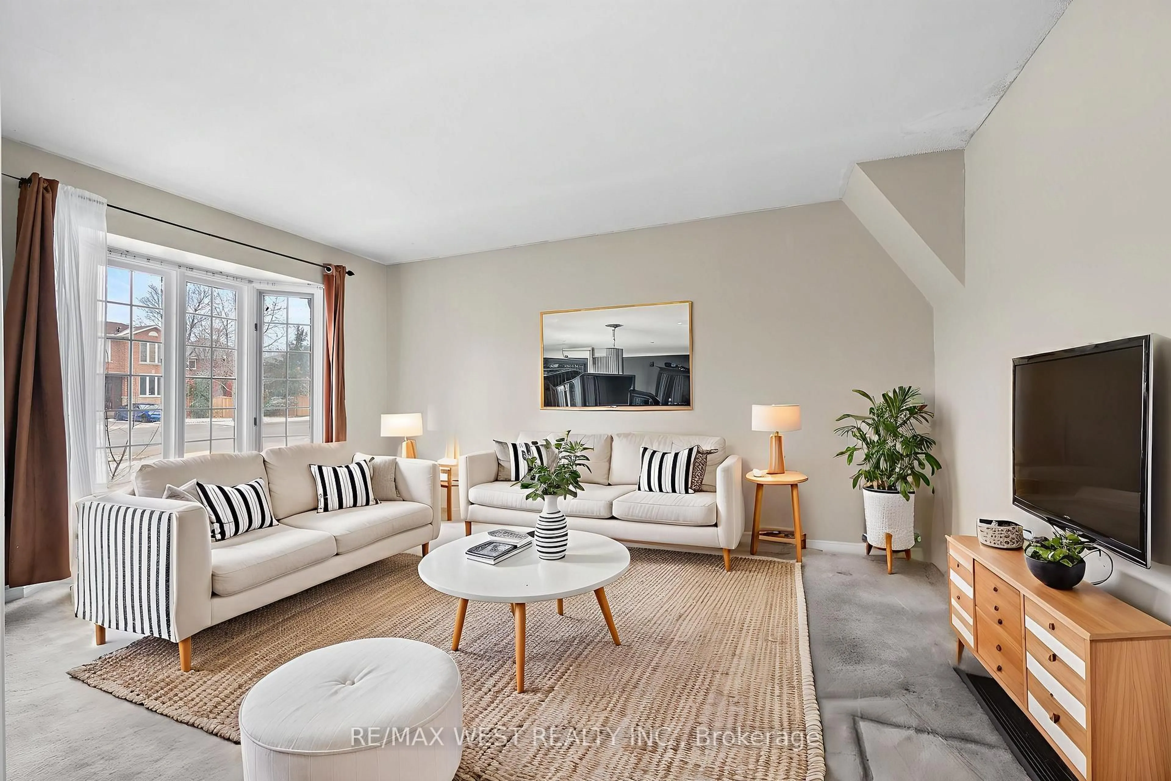 Living room with furniture, unknown for 365 Bud Gregory Blvd, Mississauga Ontario L4Z 2P9