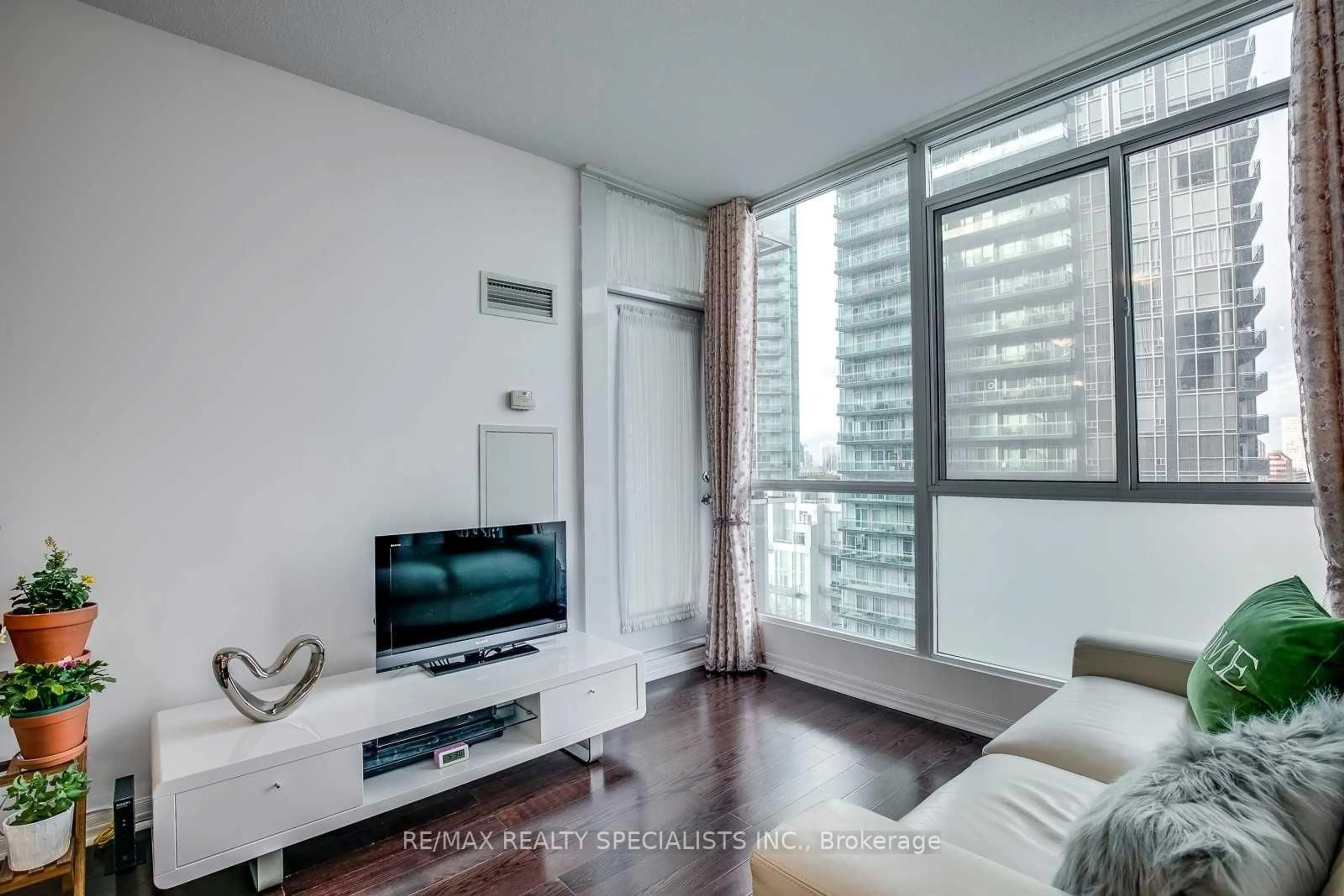 Living room with furniture, unknown for 225 Webb Dr #1406, Mississauga Ontario L5B 4P2