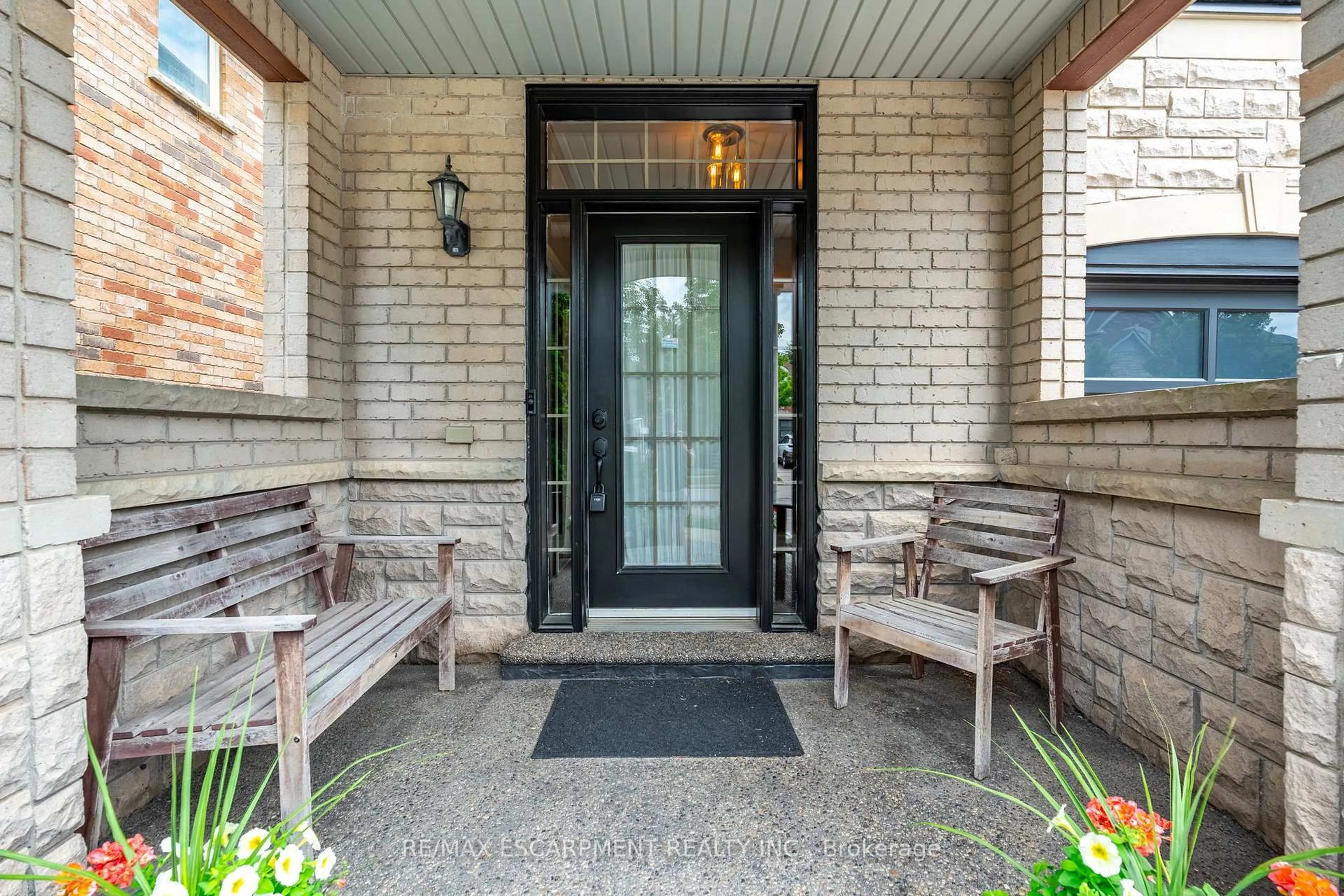 Indoor entryway for 4670 Huffman Rd, Burlington Ontario L7M 0G5