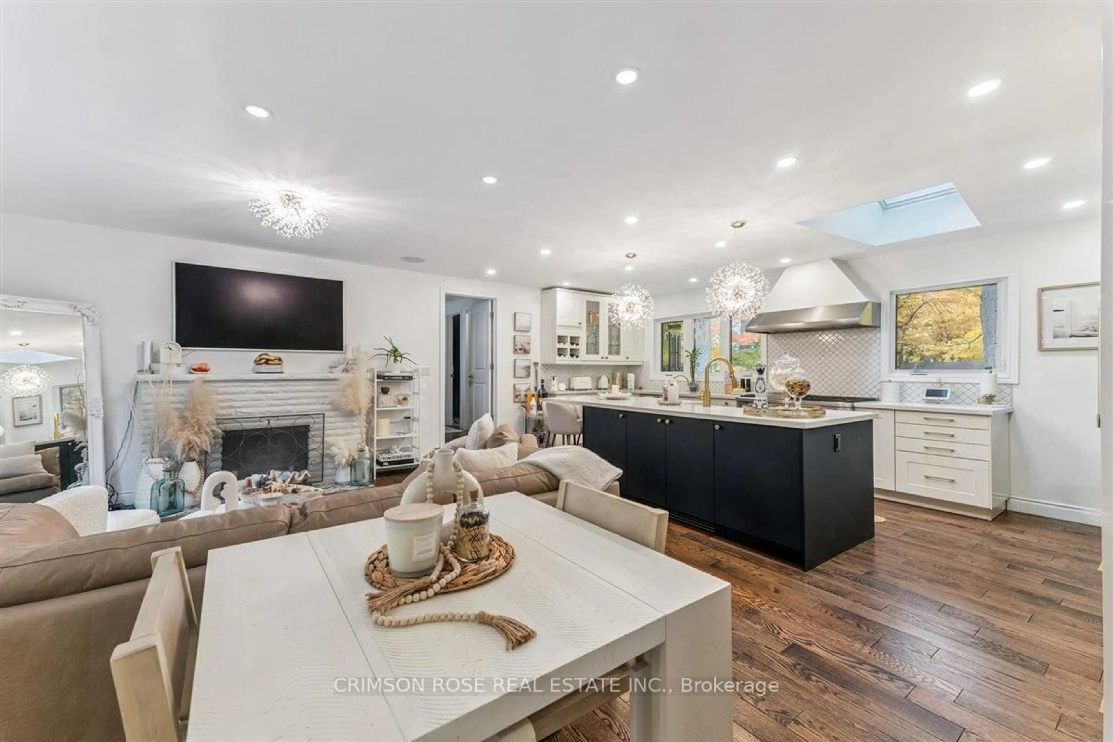 Open concept kitchen, unknown for 89 Holyrood Ave, Oakville Ontario L6K 2V4