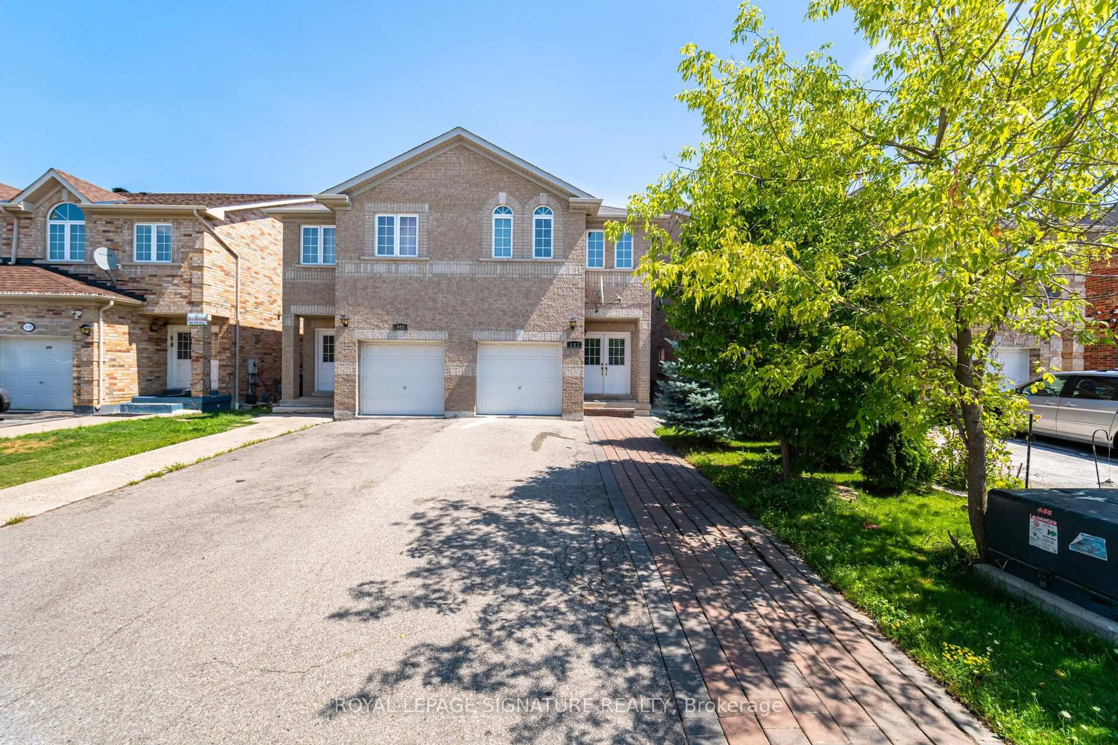A pic from outside/outdoor area/front of a property/back of a property/a pic from drone, street for 443 Comiskey Cres, Mississauga Ontario L5W 0C7