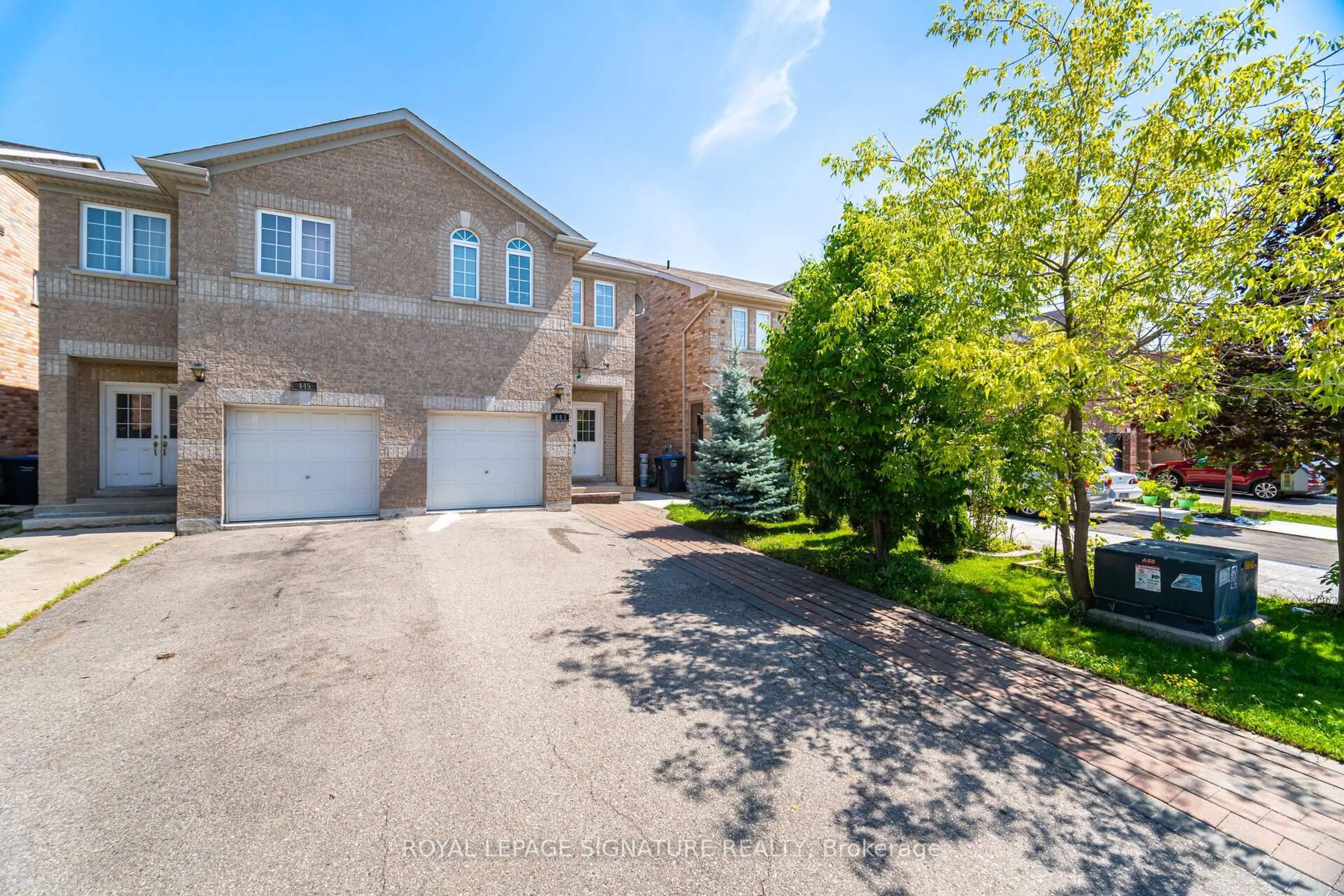 A pic from outside/outdoor area/front of a property/back of a property/a pic from drone, street for 443 Comiskey Cres, Mississauga Ontario L5W 0C7