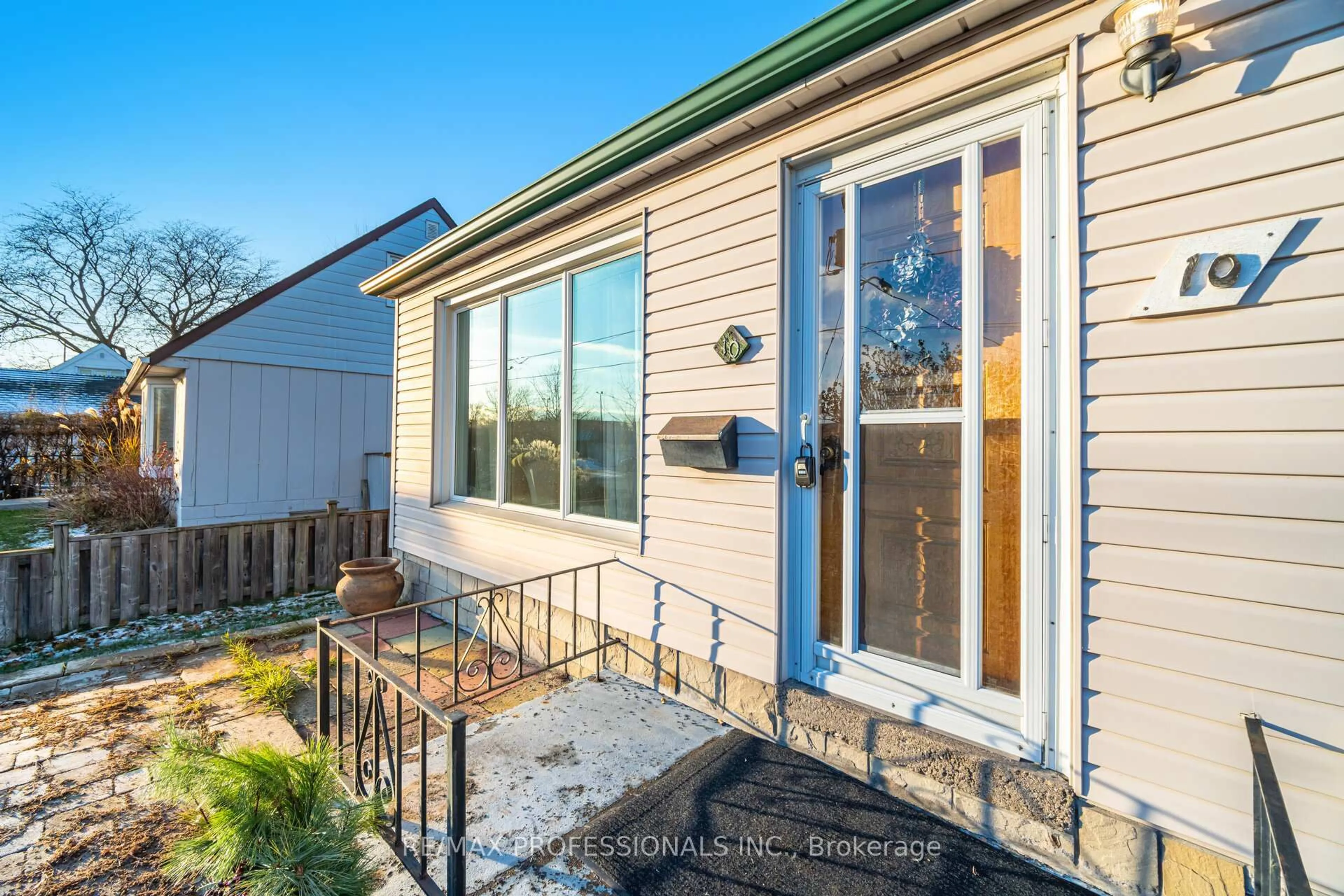 Unknown for 10 Avalon Rd, Toronto Ontario M8W 2E3