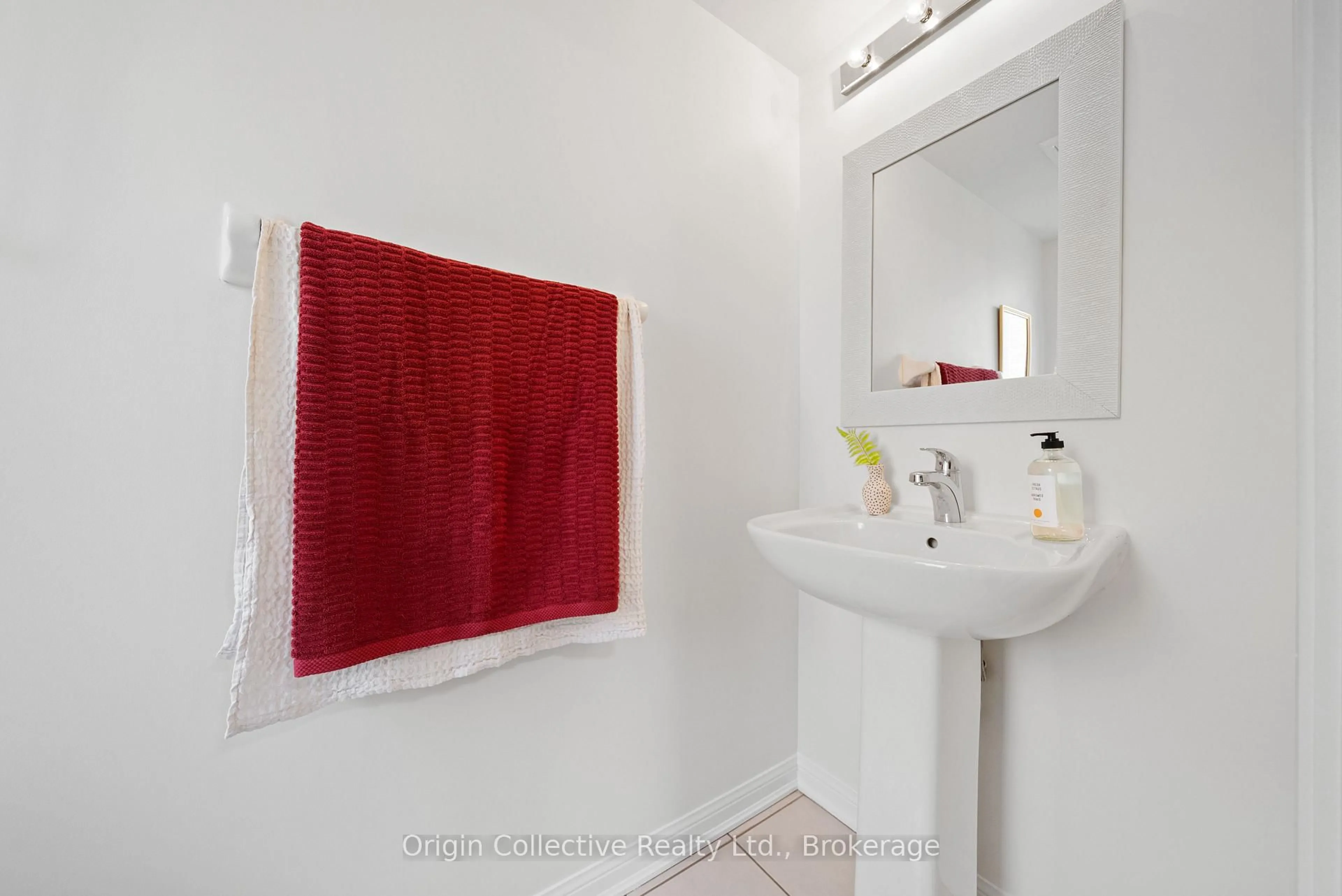 Standard bathroom, ceramic/tile floor for 11 Foundry Ave #229, Toronto Ontario M6H 0B7