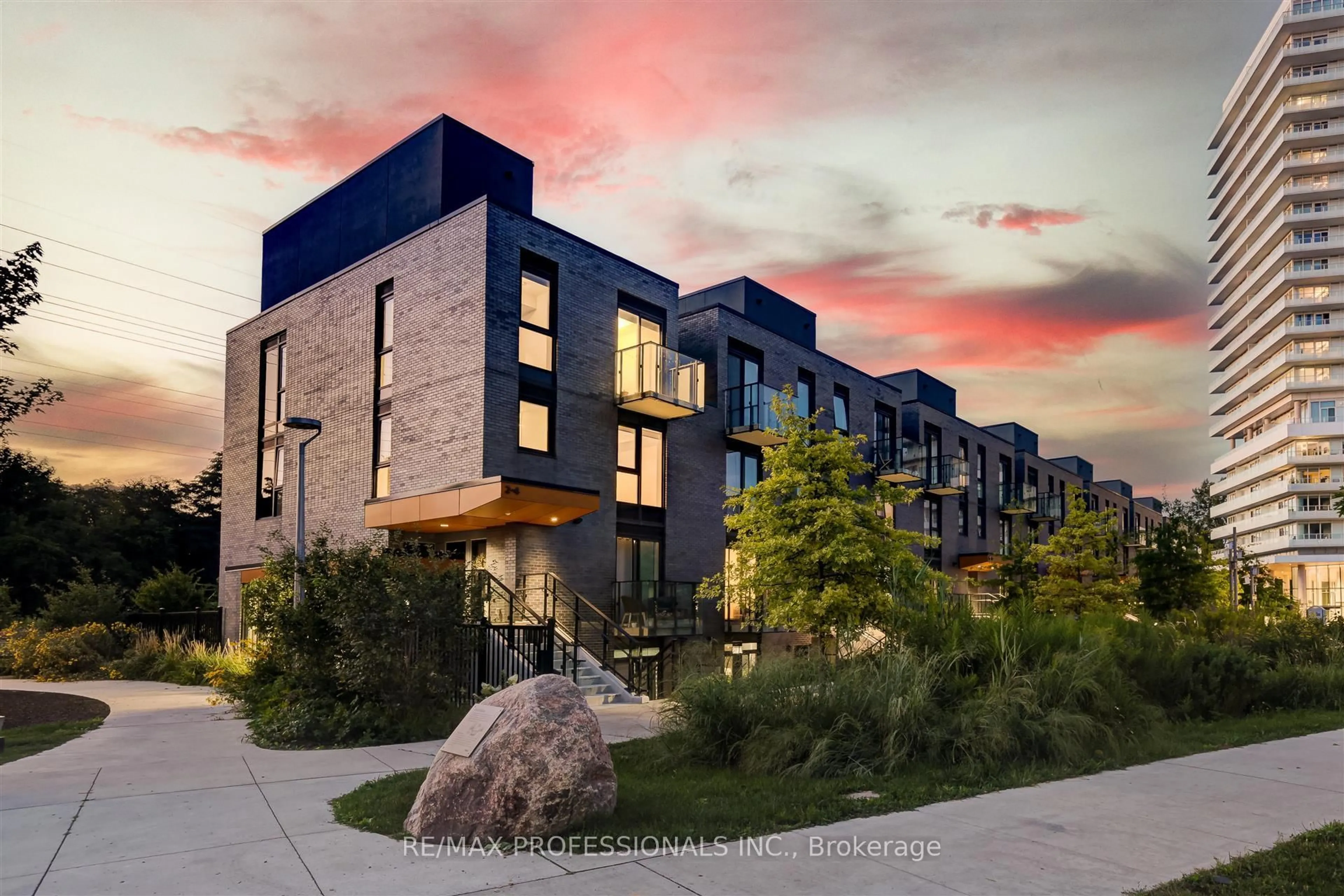 Unknown for 10 Brin Dr #TH3, Toronto Ontario M8X 0B3