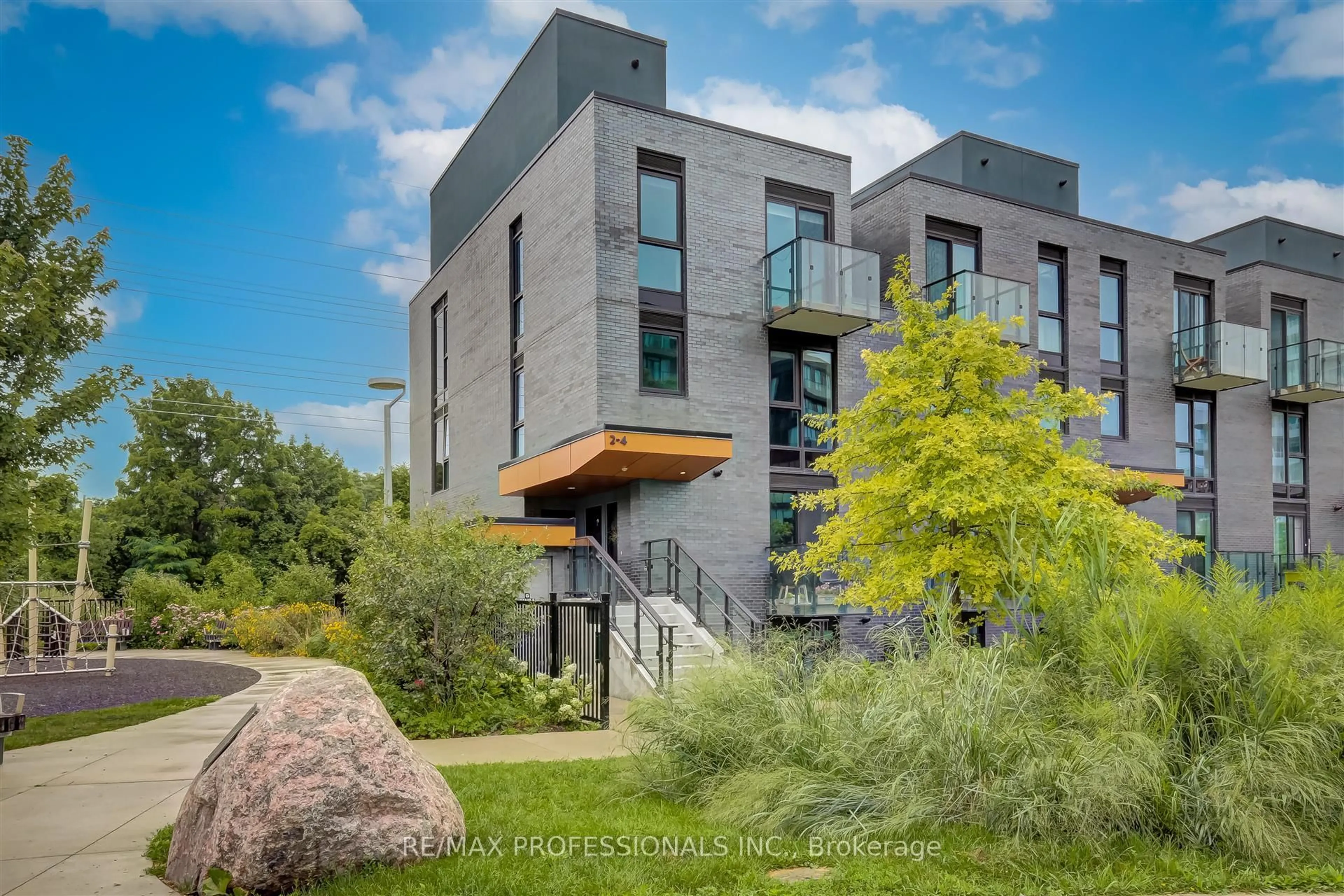 Unknown for 10 Brin Dr #TH3, Toronto Ontario M8X 0B3