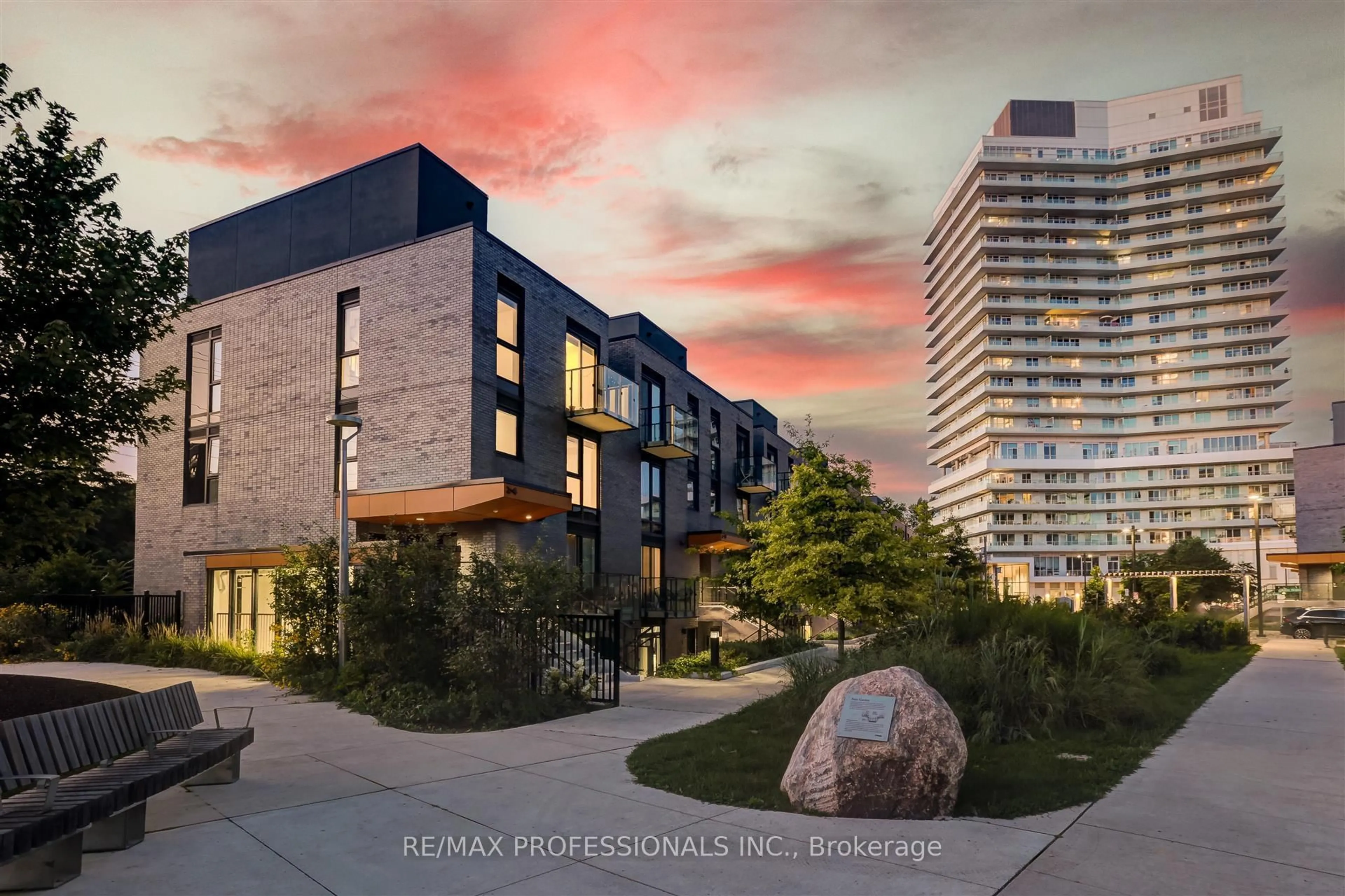 Unknown for 10 Brin Dr #TH3, Toronto Ontario M8X 0B3