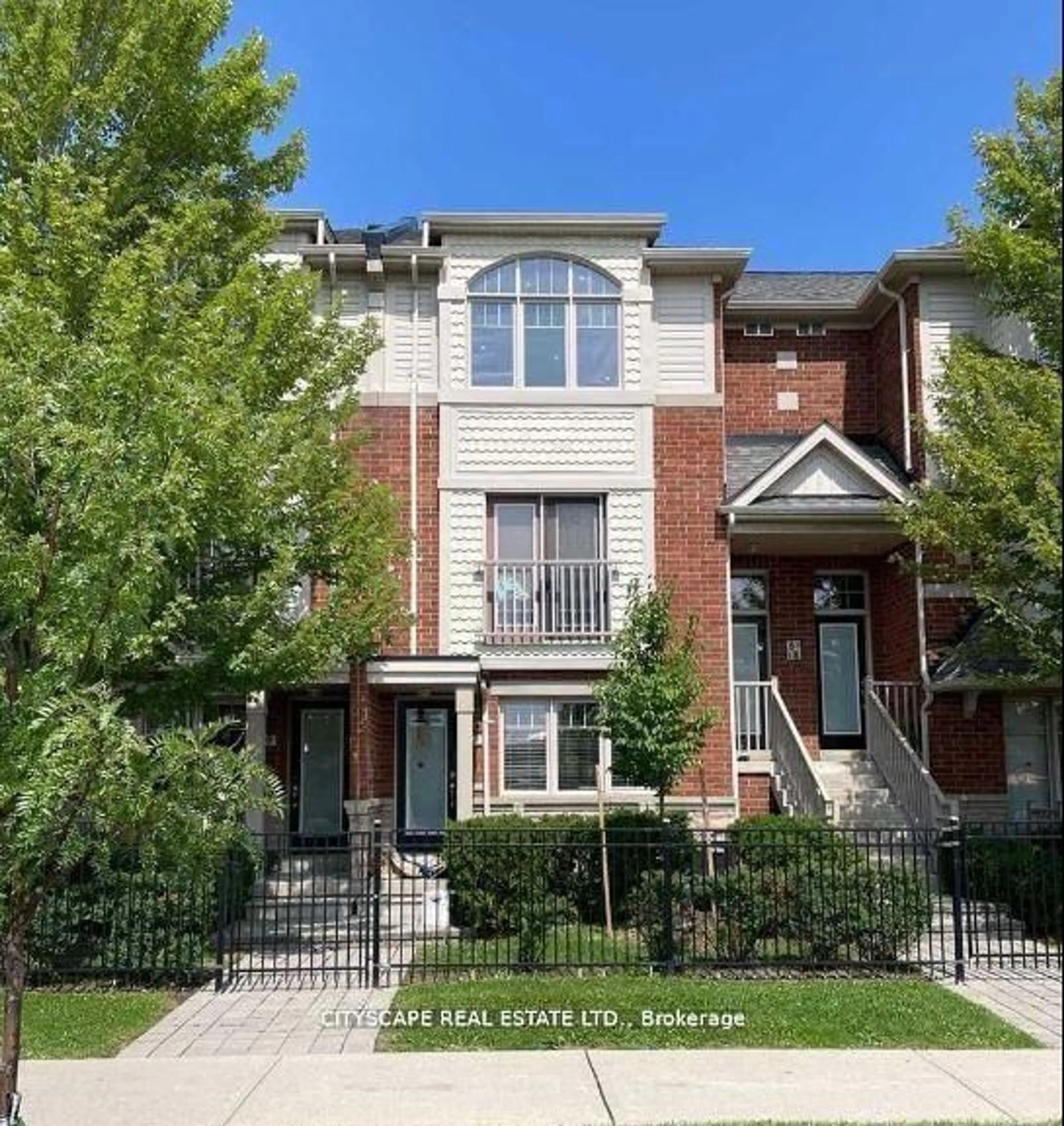 Home with brick exterior material, street for 5725 Tenth Line #7, Mississauga Ontario L5M 0P7