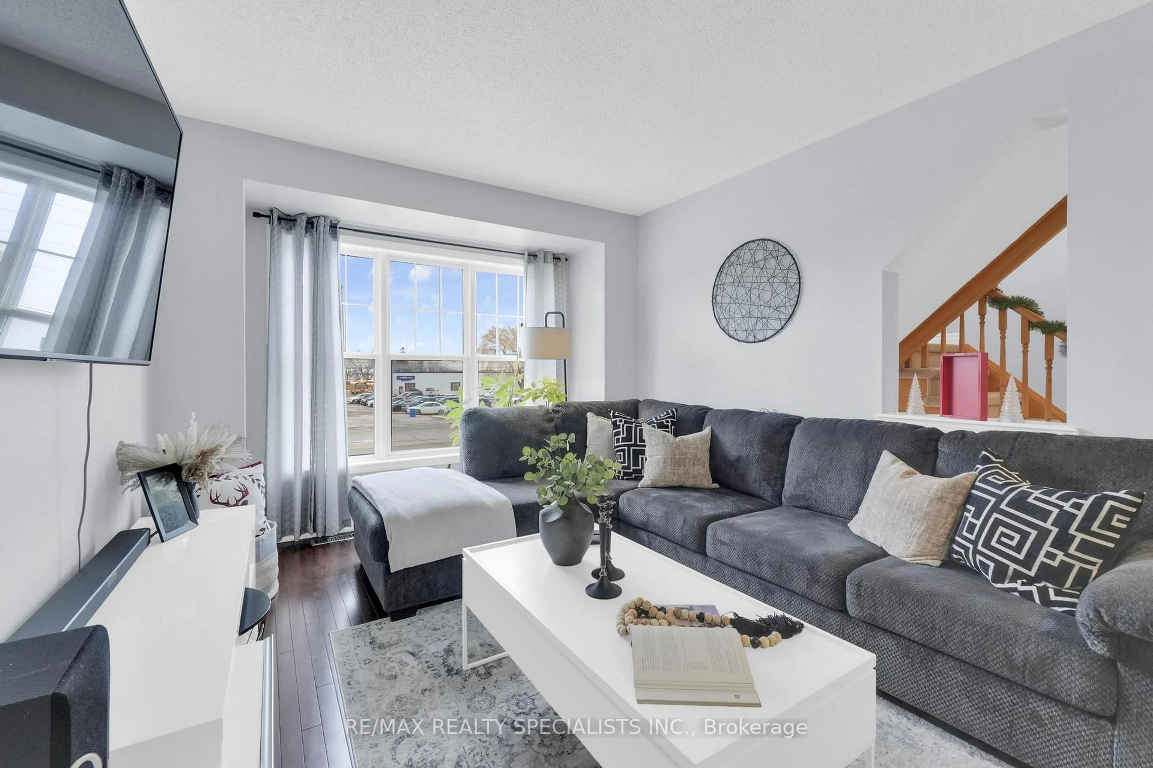 Living room with furniture, unknown for 31 Seed House Lane, Halton Hills Ontario L7G 6K2