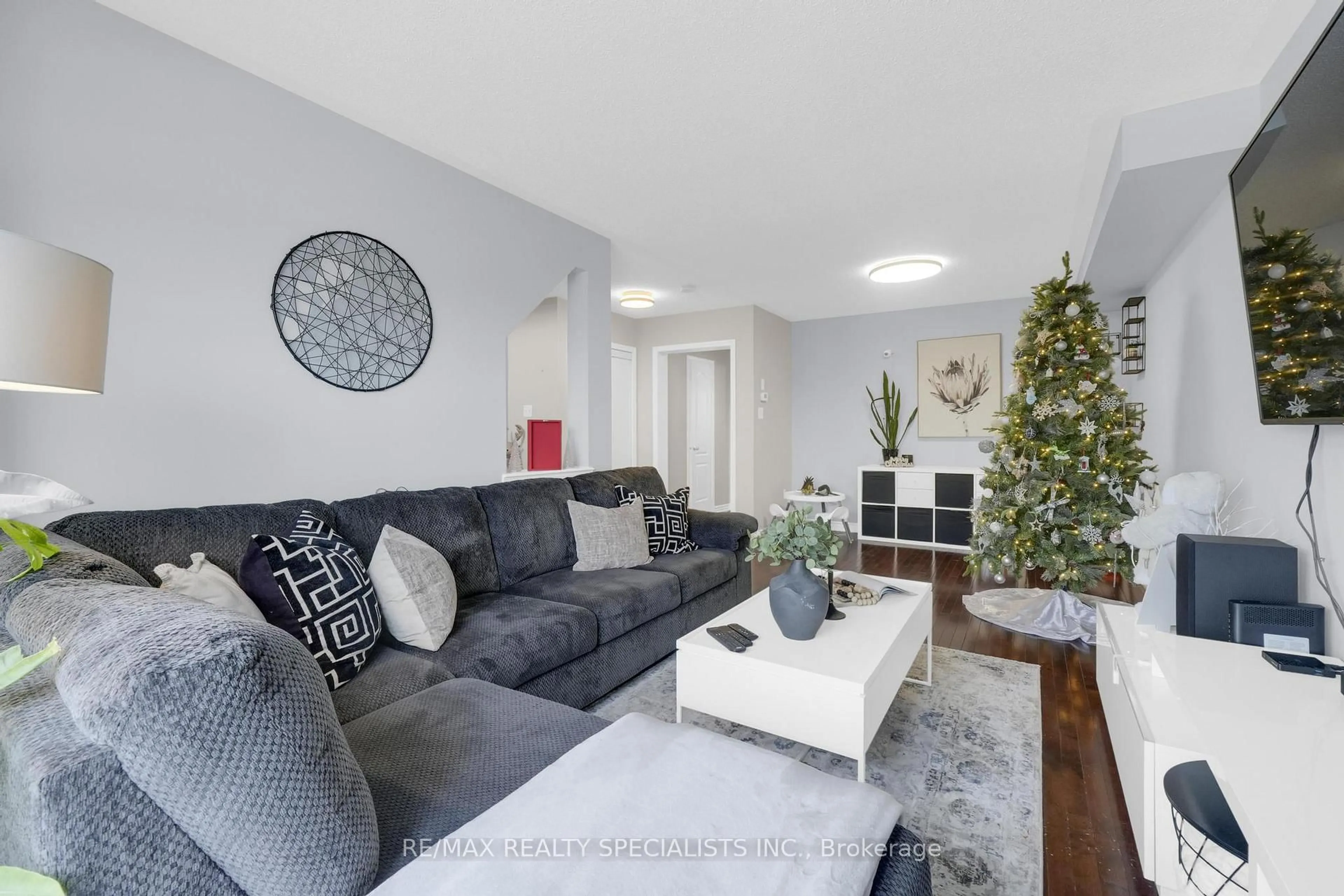 Living room with furniture, unknown for 31 Seed House Lane, Halton Hills Ontario L7G 6K2