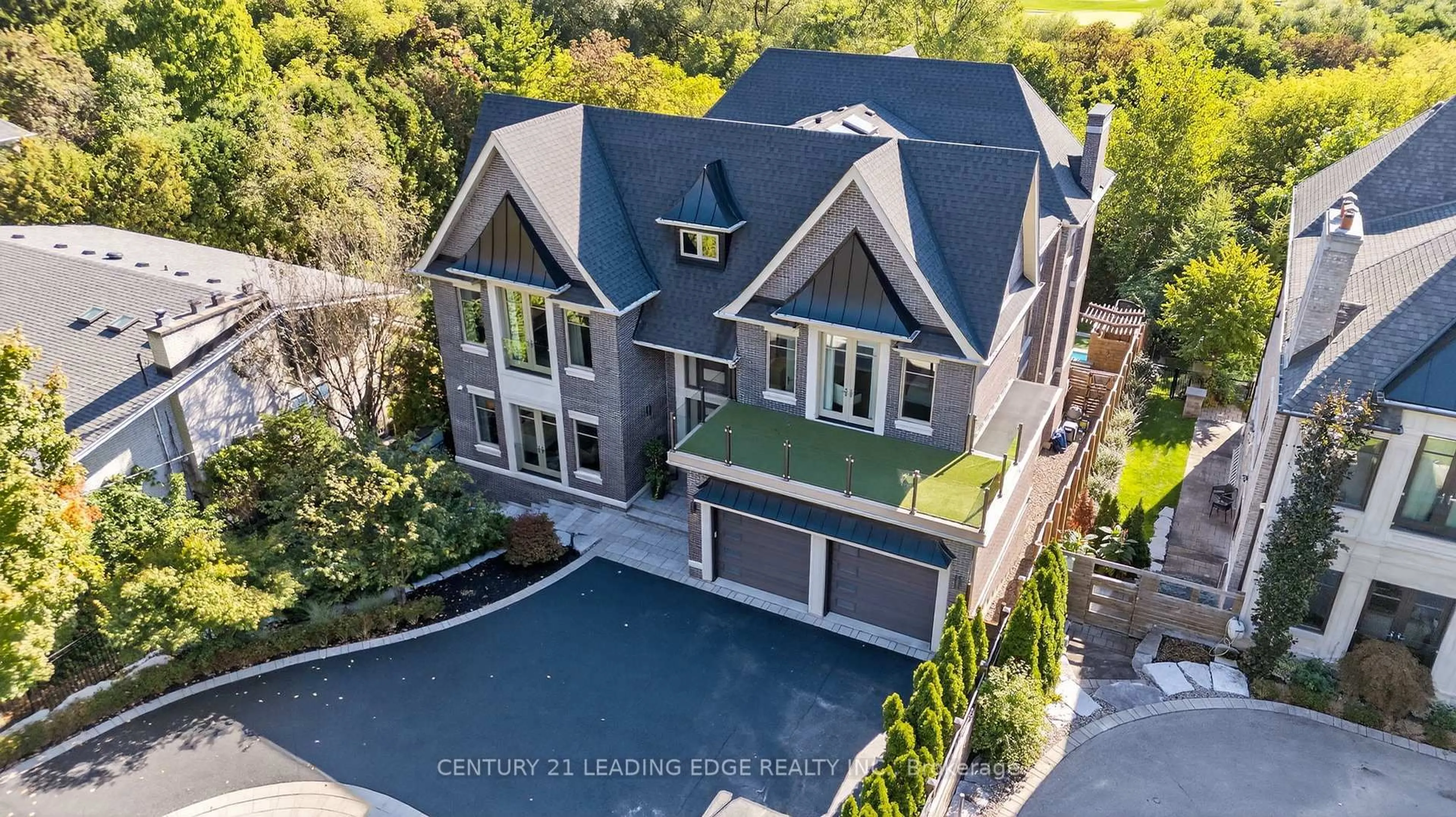 A pic from outside/outdoor area/front of a property/back of a property/a pic from drone, street for 185 Edenbridge Dr, Toronto Ontario M9A 3G7