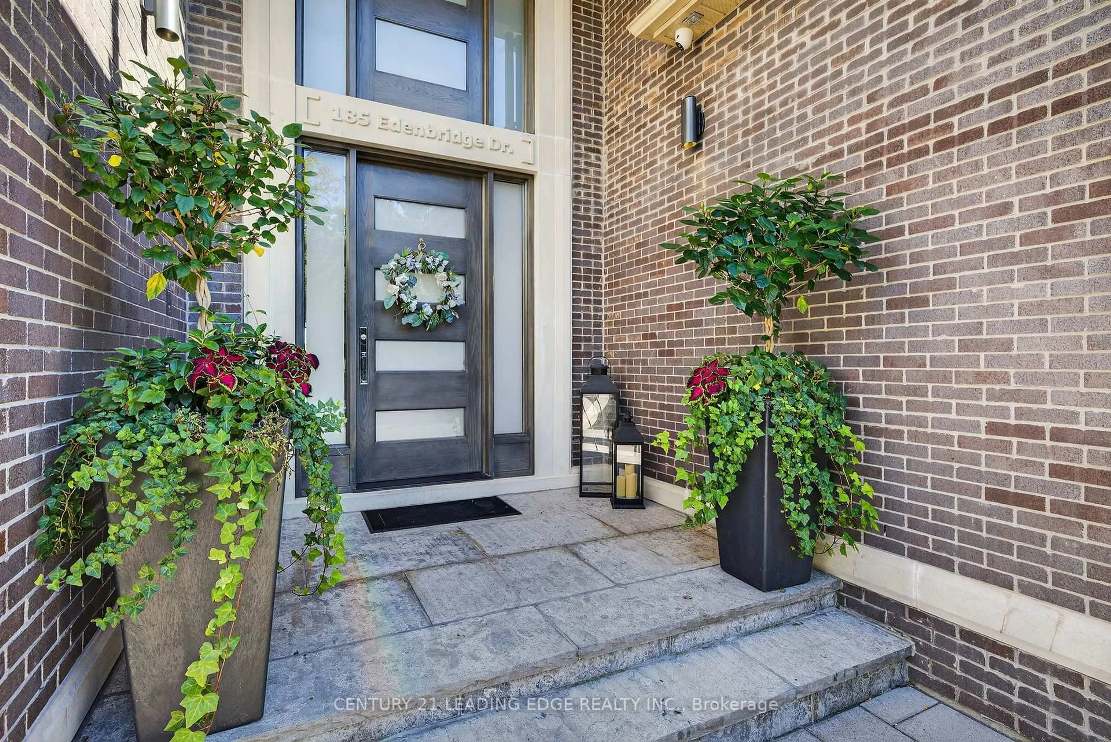 Indoor entryway for 185 Edenbridge Dr, Toronto Ontario M9A 3G7