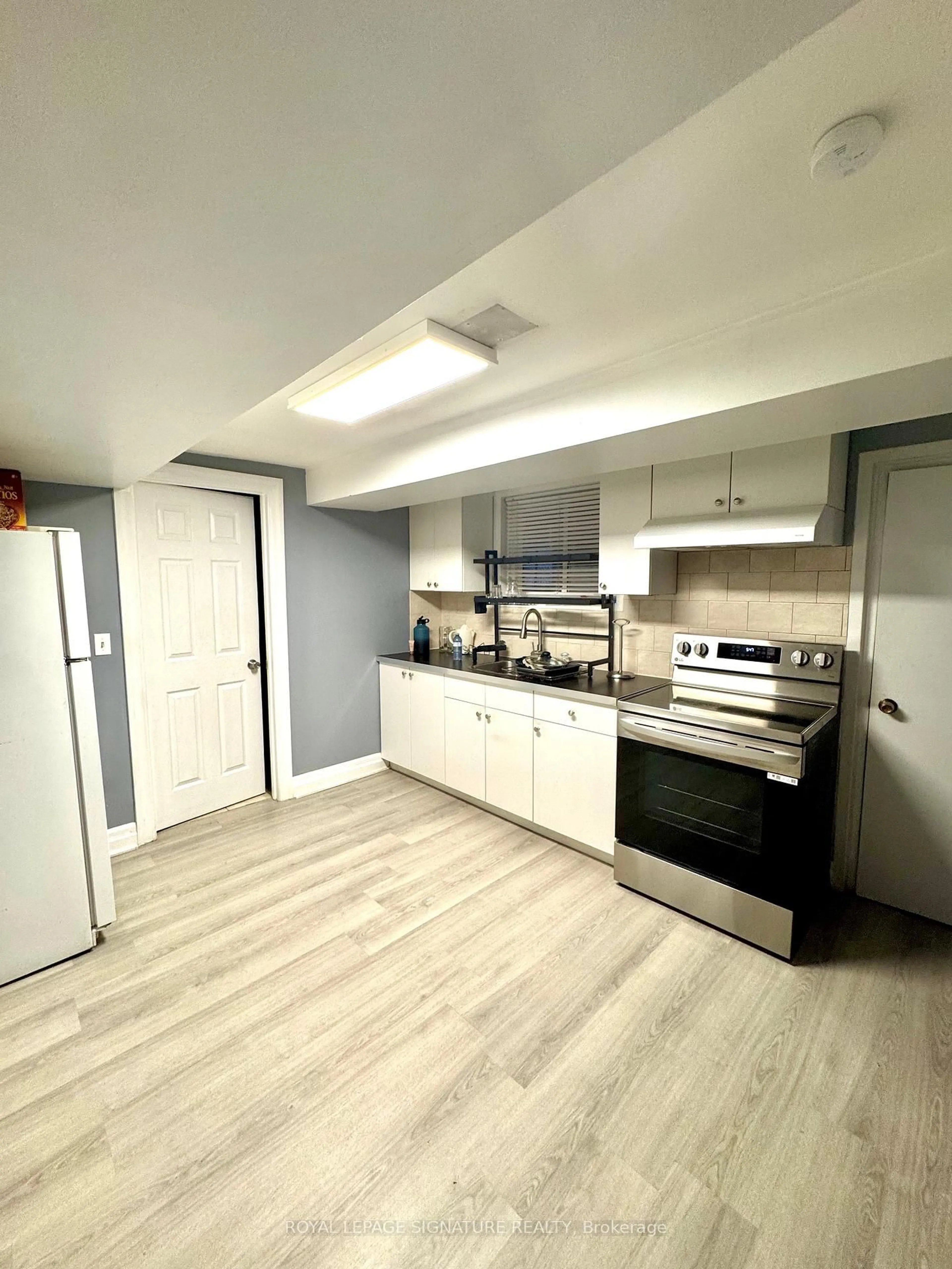 Open concept kitchen, unknown for 46 Burlingame Rd, Toronto Ontario M8W 1Y8