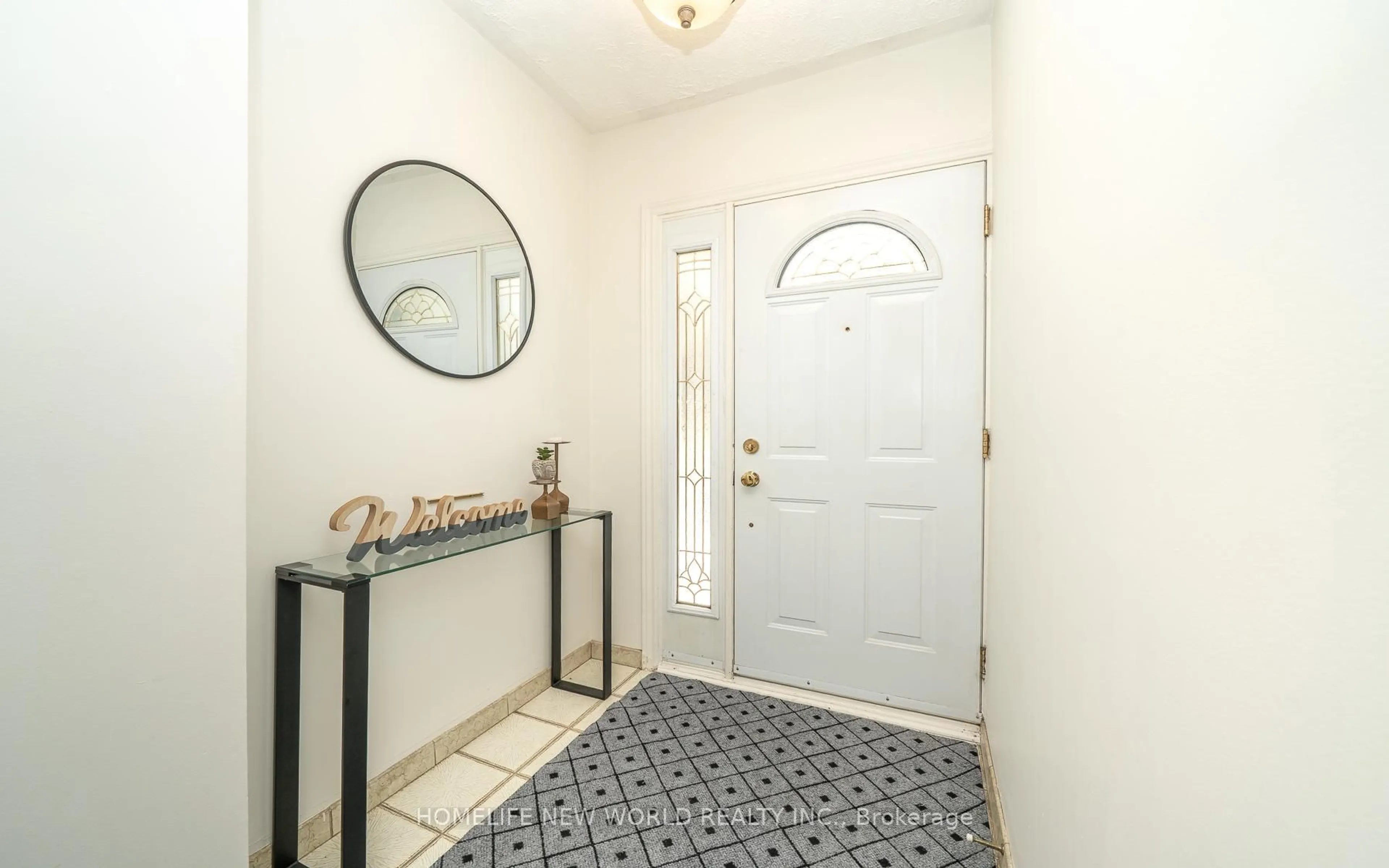 Indoor entryway for 308 Sentinel Rd, Toronto Ontario M3J 1T8