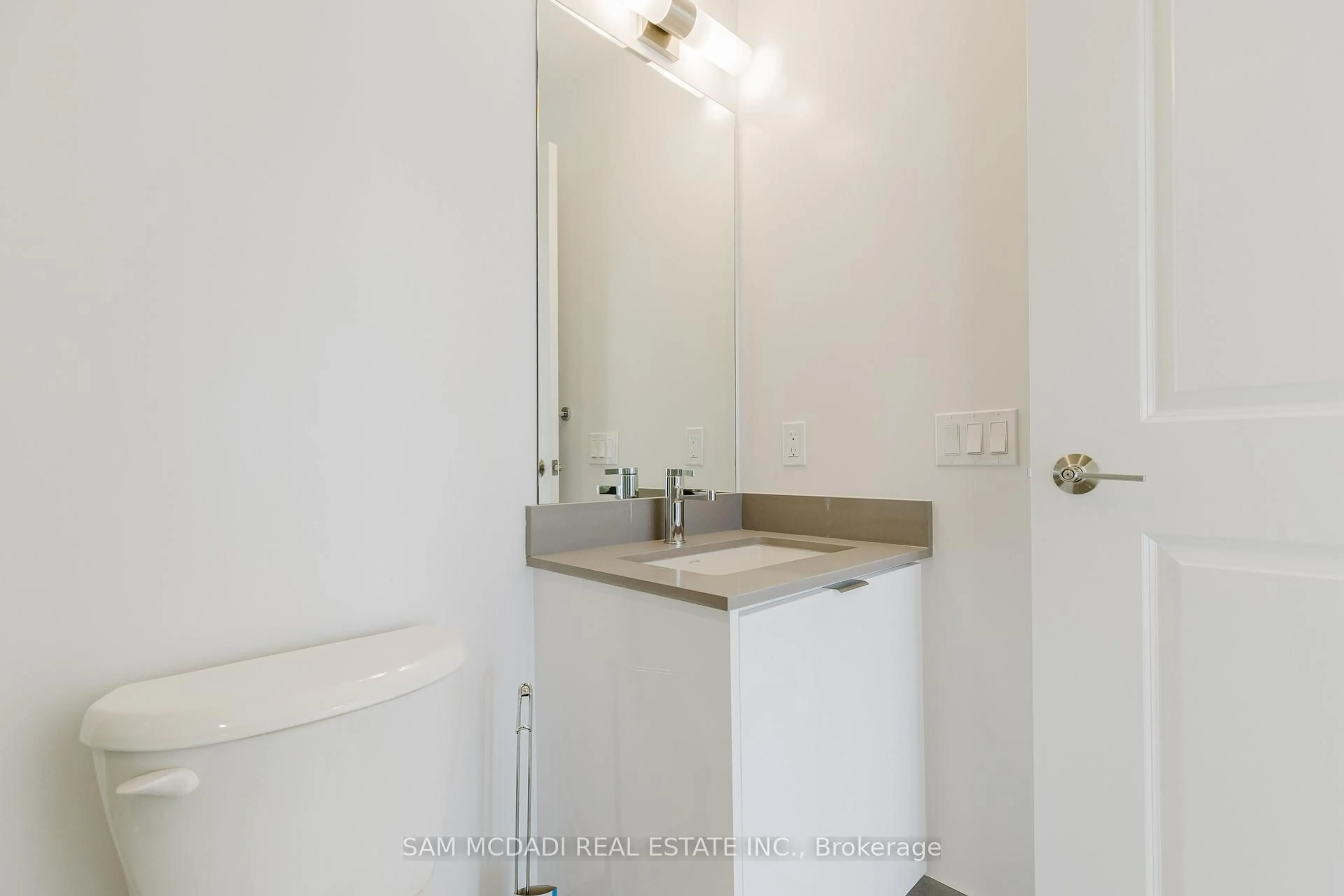 Standard bathroom, unknown for 202 Burnhamthorpe Rd #2003, Mississauga Ontario L5A 0B2