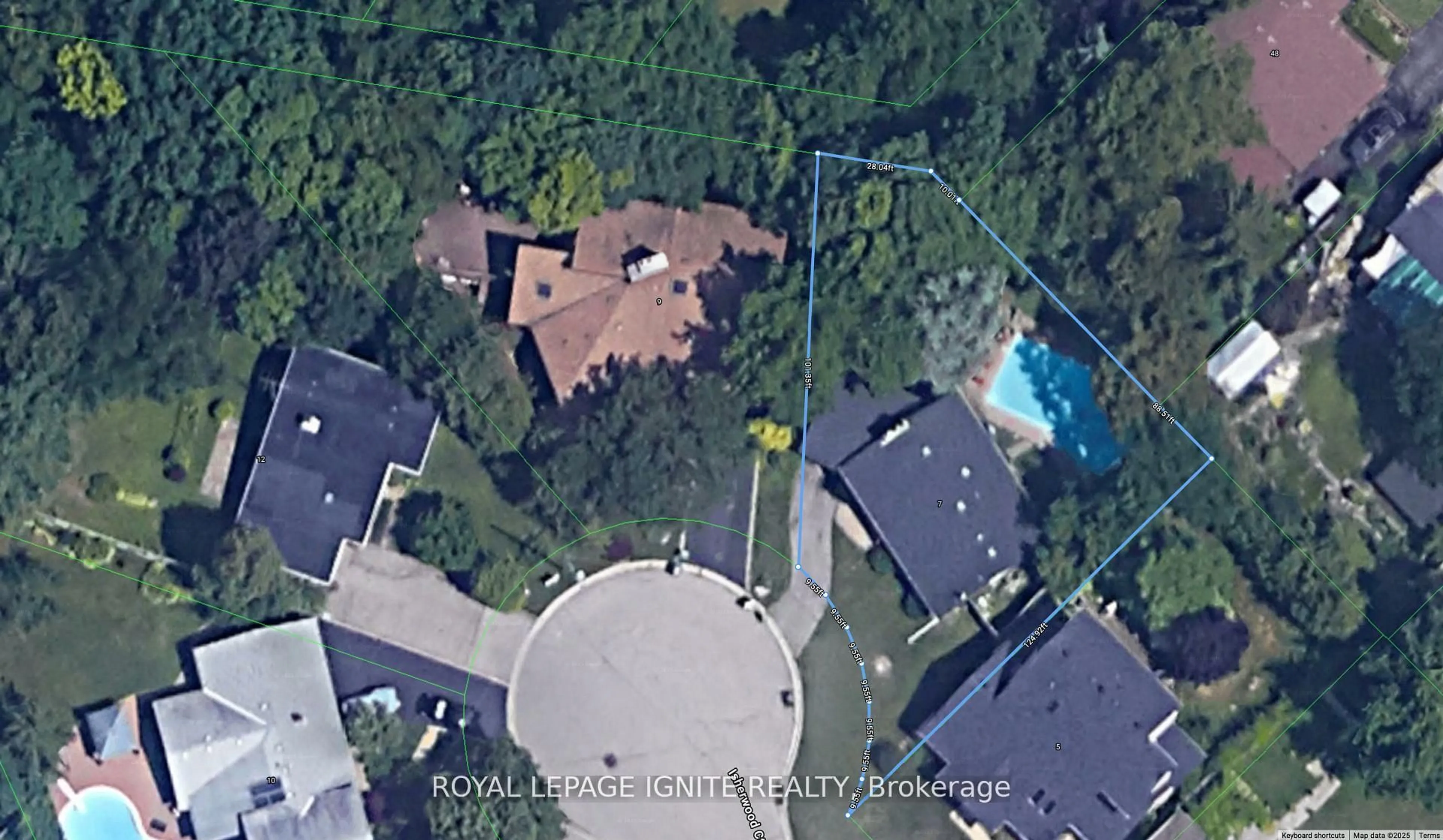 A pic from outside/outdoor area/front of a property/back of a property/a pic from drone, unknown for 7 Isherwood Crt, Mississauga Ontario L5M 1E6