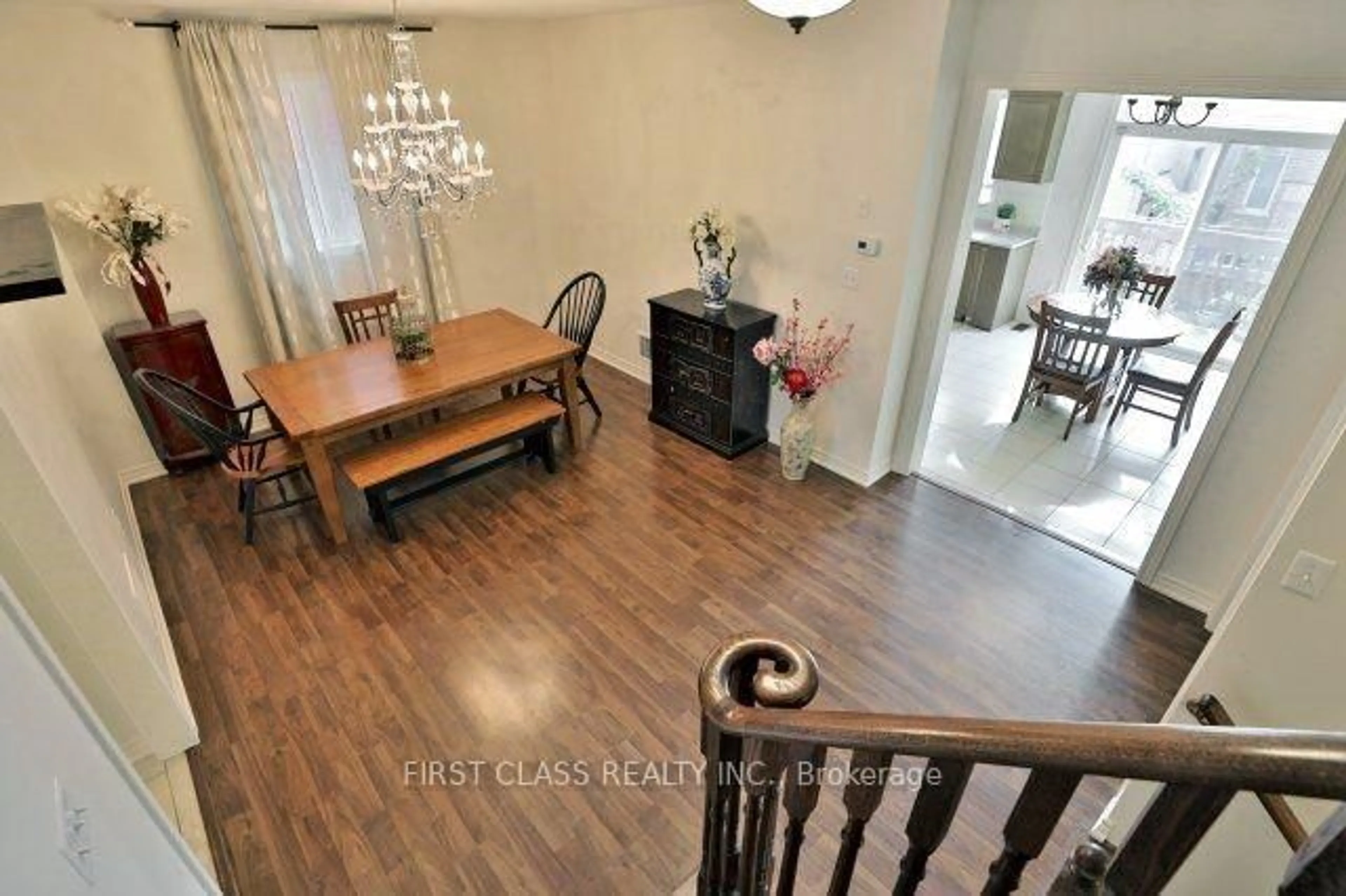 Dining room, wood/laminate floor for 470 Harkin Pl, Milton Ontario L9T 7Y1