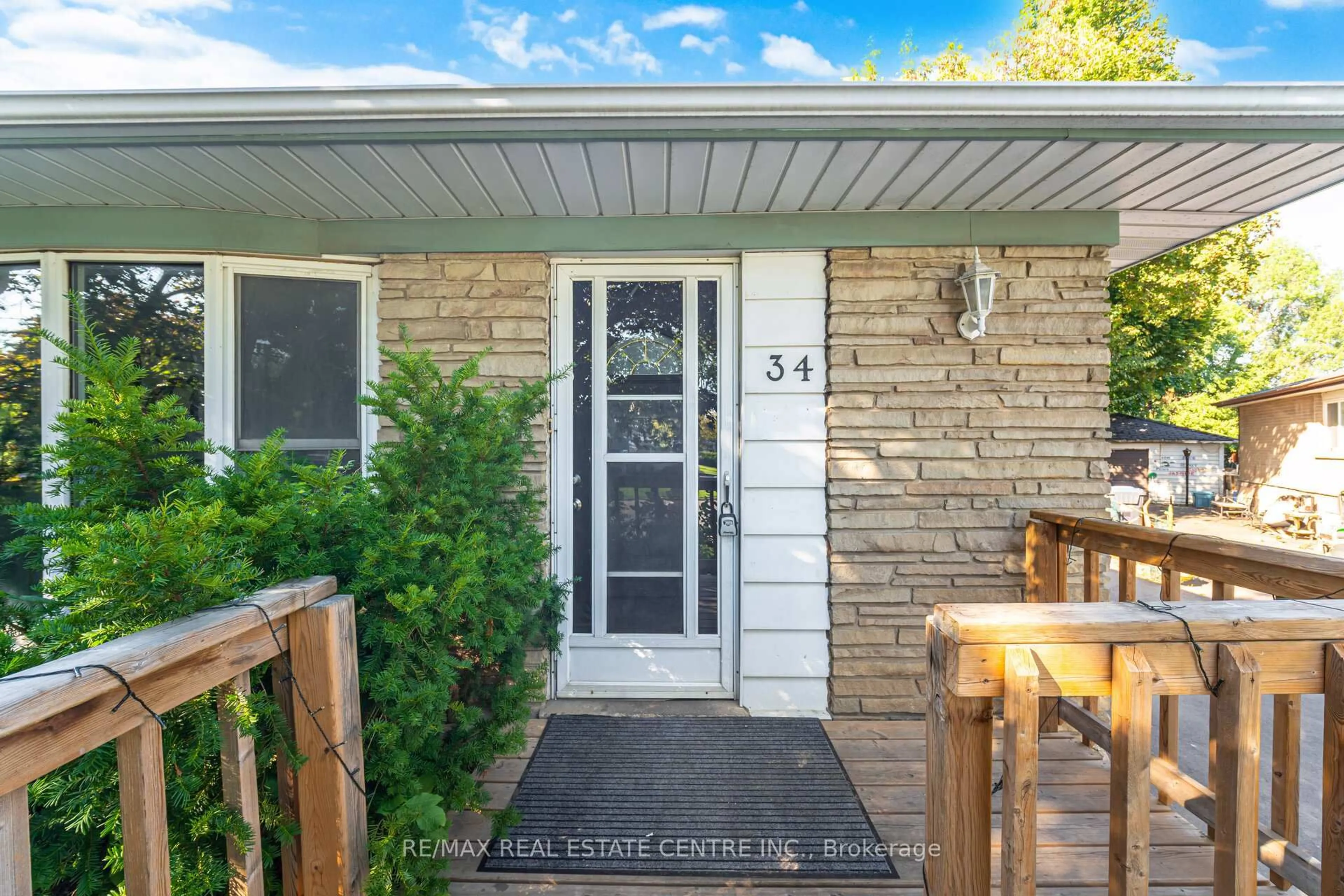 Unknown for 34 windermere Crt, Brampton Ontario L6X 2L6