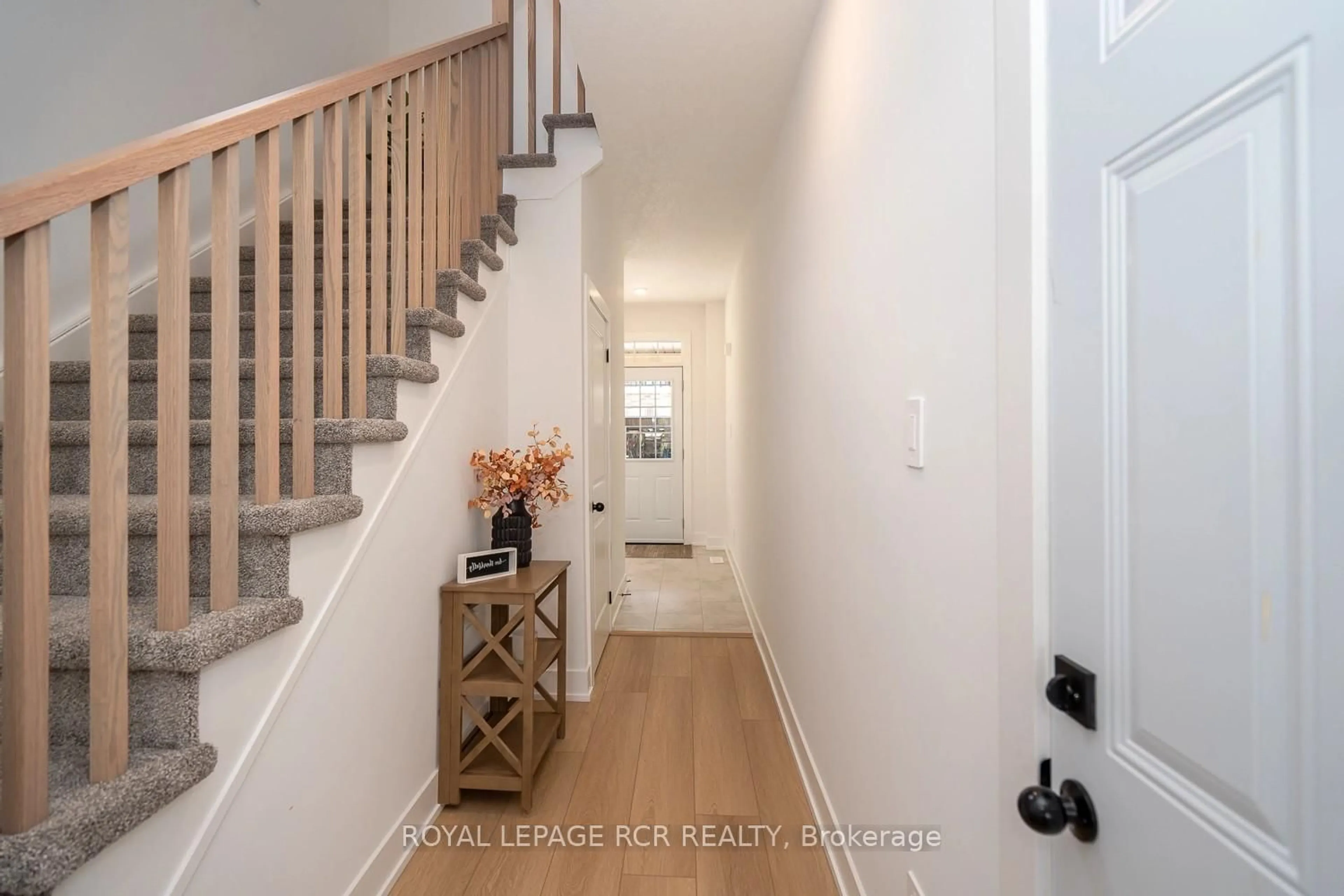 Indoor entryway for 690 Broadway Ave #12, Orangeville Ontario L9W 7T7