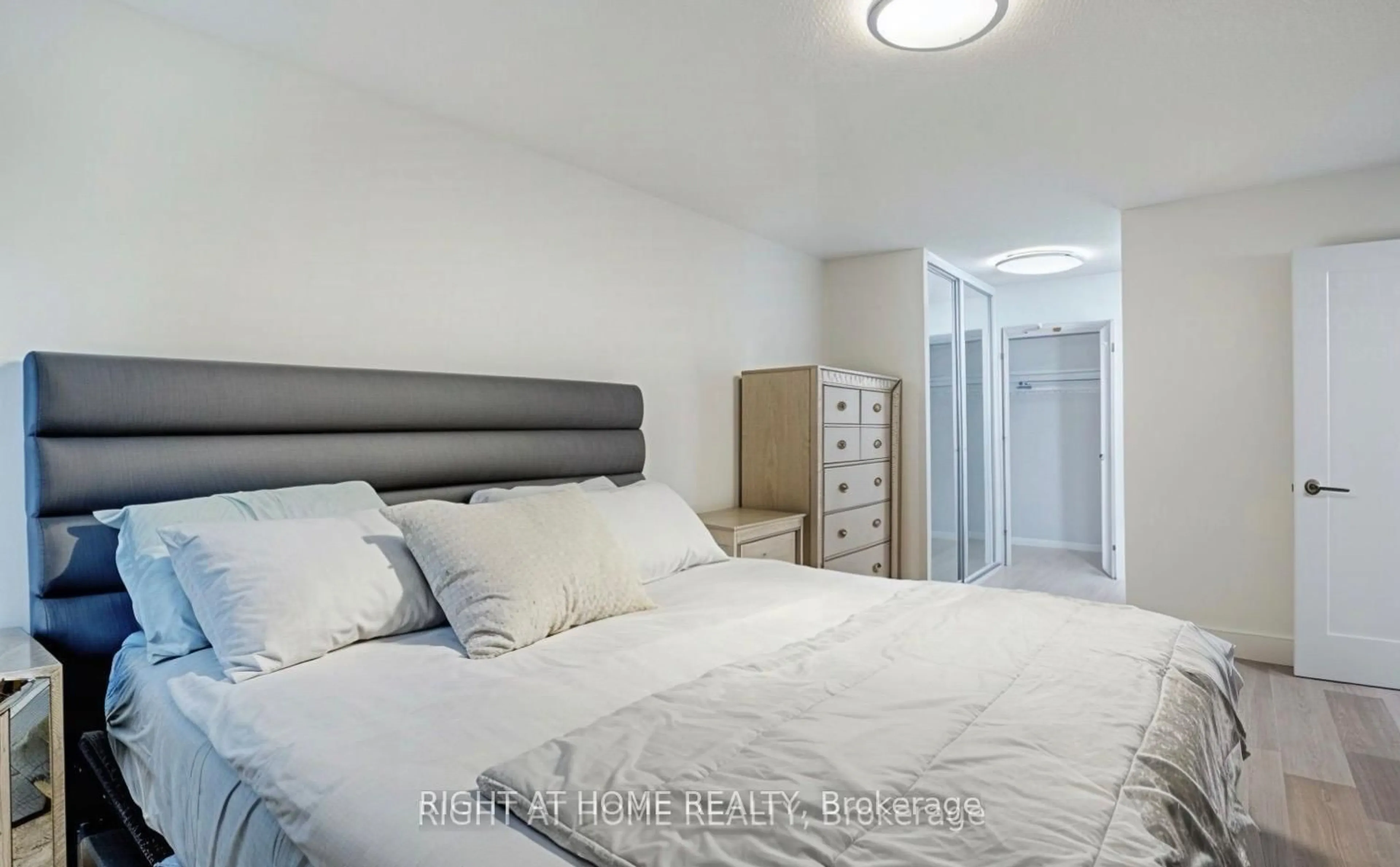 Bedroom with bed, unknown for 350 Webb Dr #201, Mississauga Ontario L5B 3W4