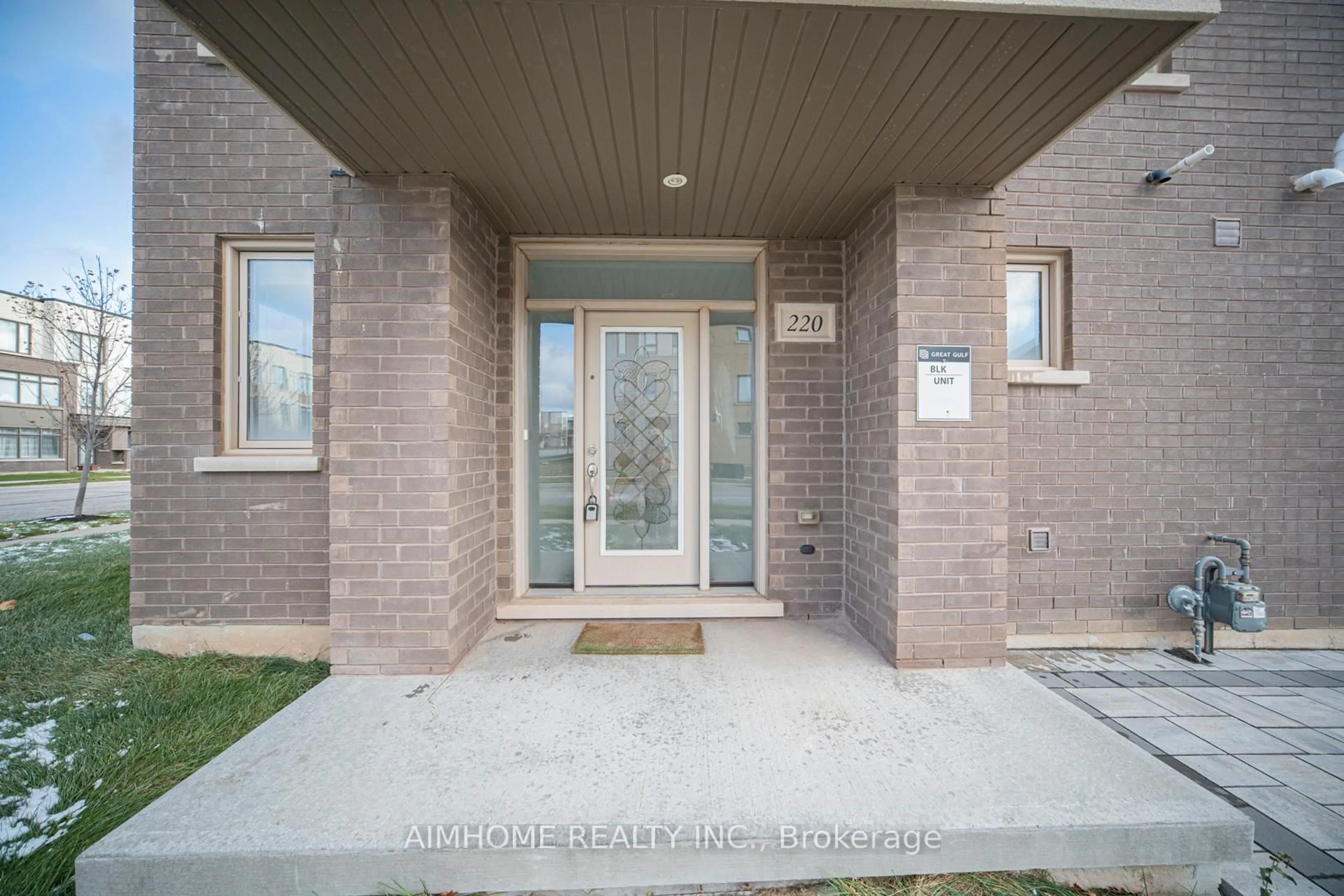 Indoor entryway for 220 Beaveridge Ave, Oakville Ontario L6H 7C3