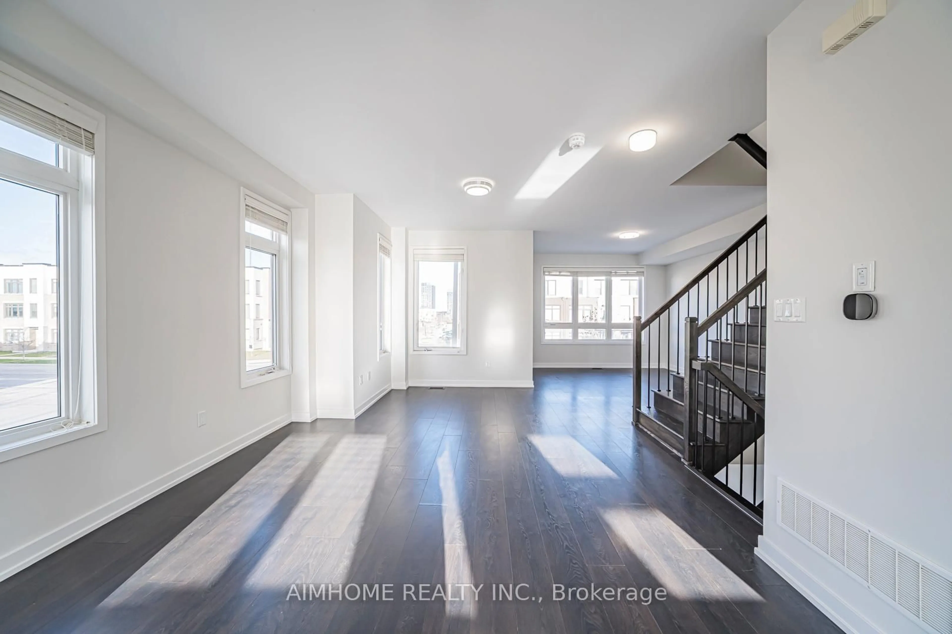 Indoor entryway for 220 Beaveridge Ave, Oakville Ontario L6H 7C3