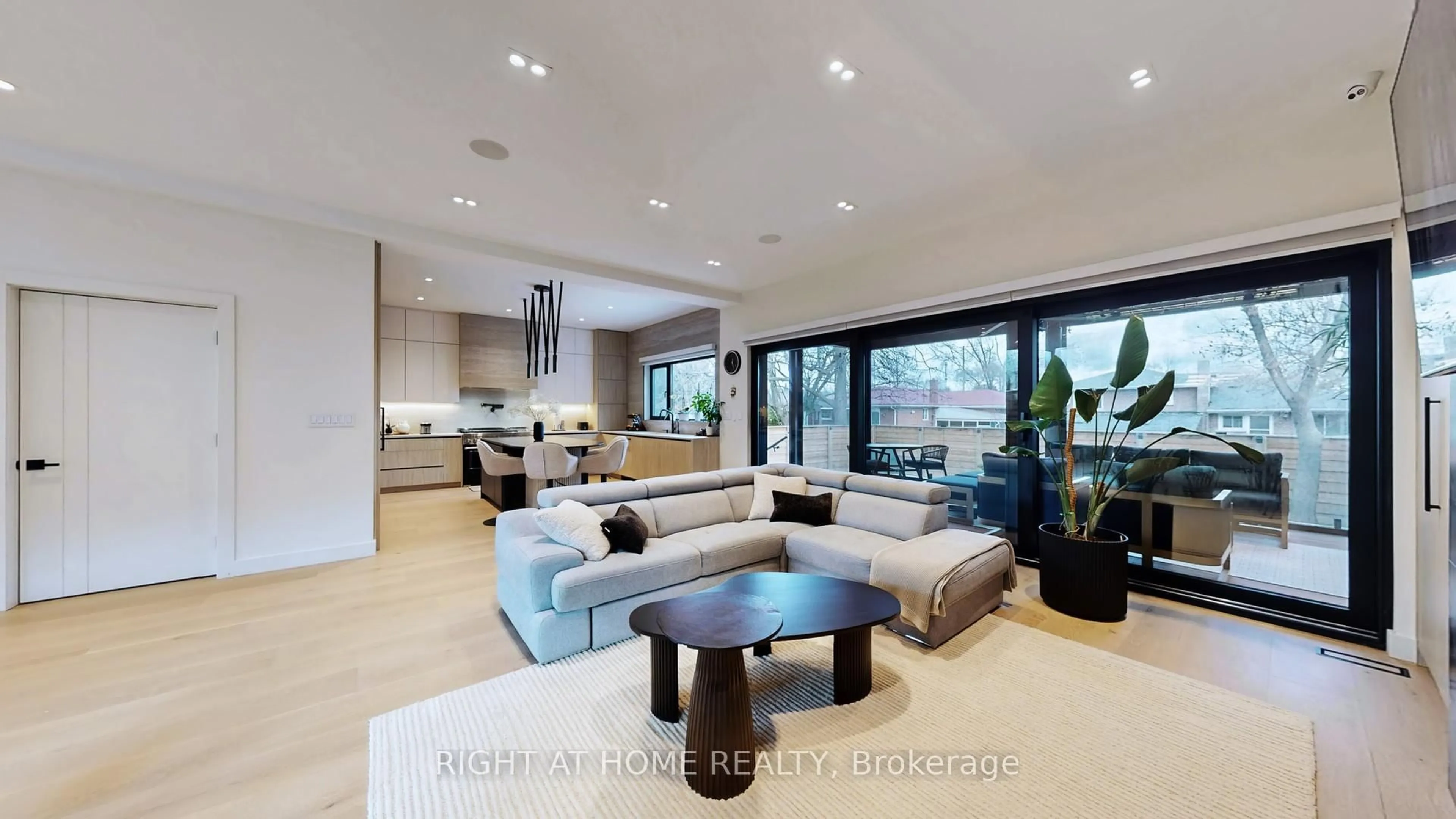 Living room with furniture, unknown for 1609 Ogden Ave, Mississauga Ontario L5E 2J2