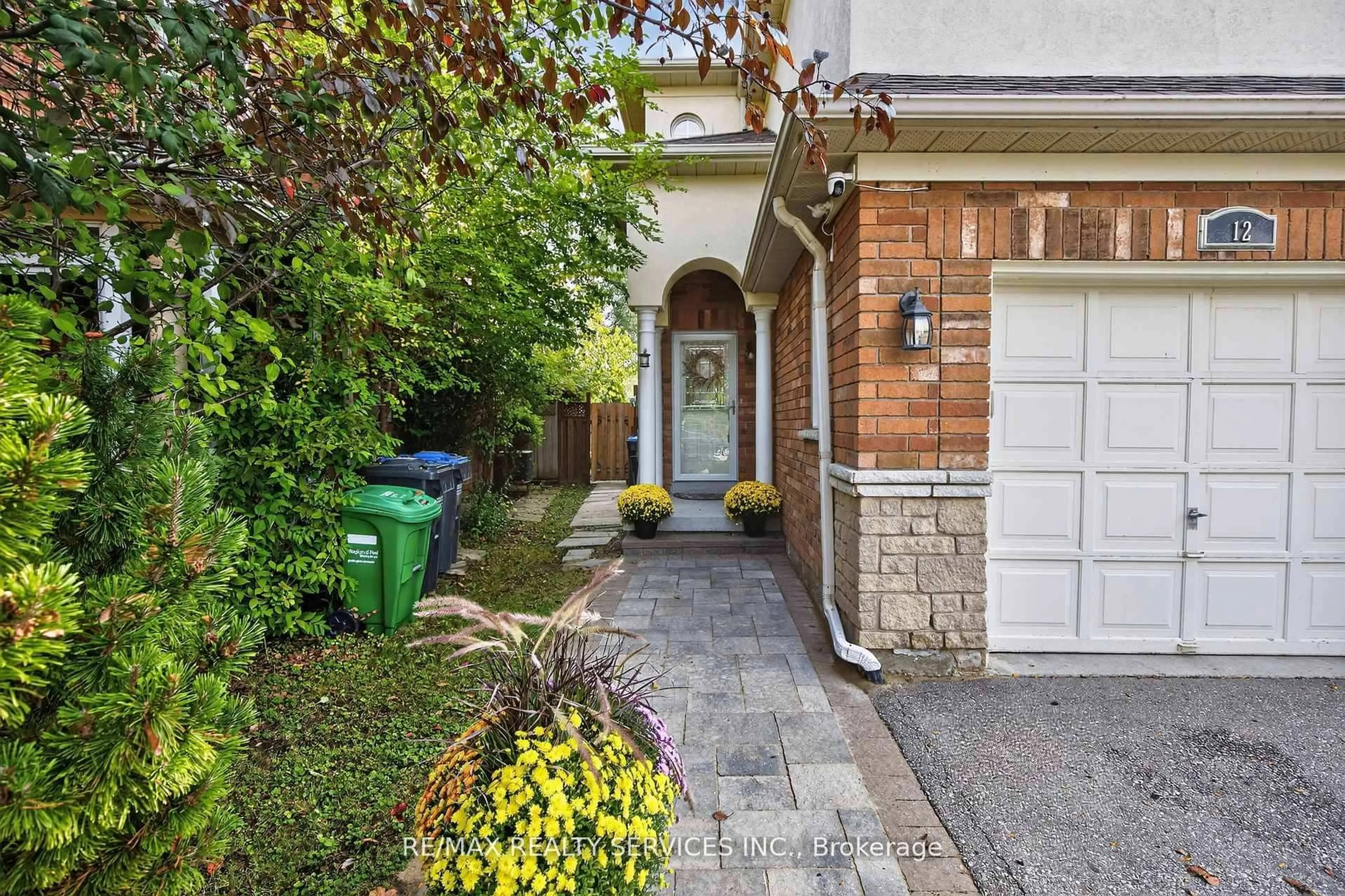 Unknown for 12 Hesketh Crt, Caledon Ontario L7C 1C6