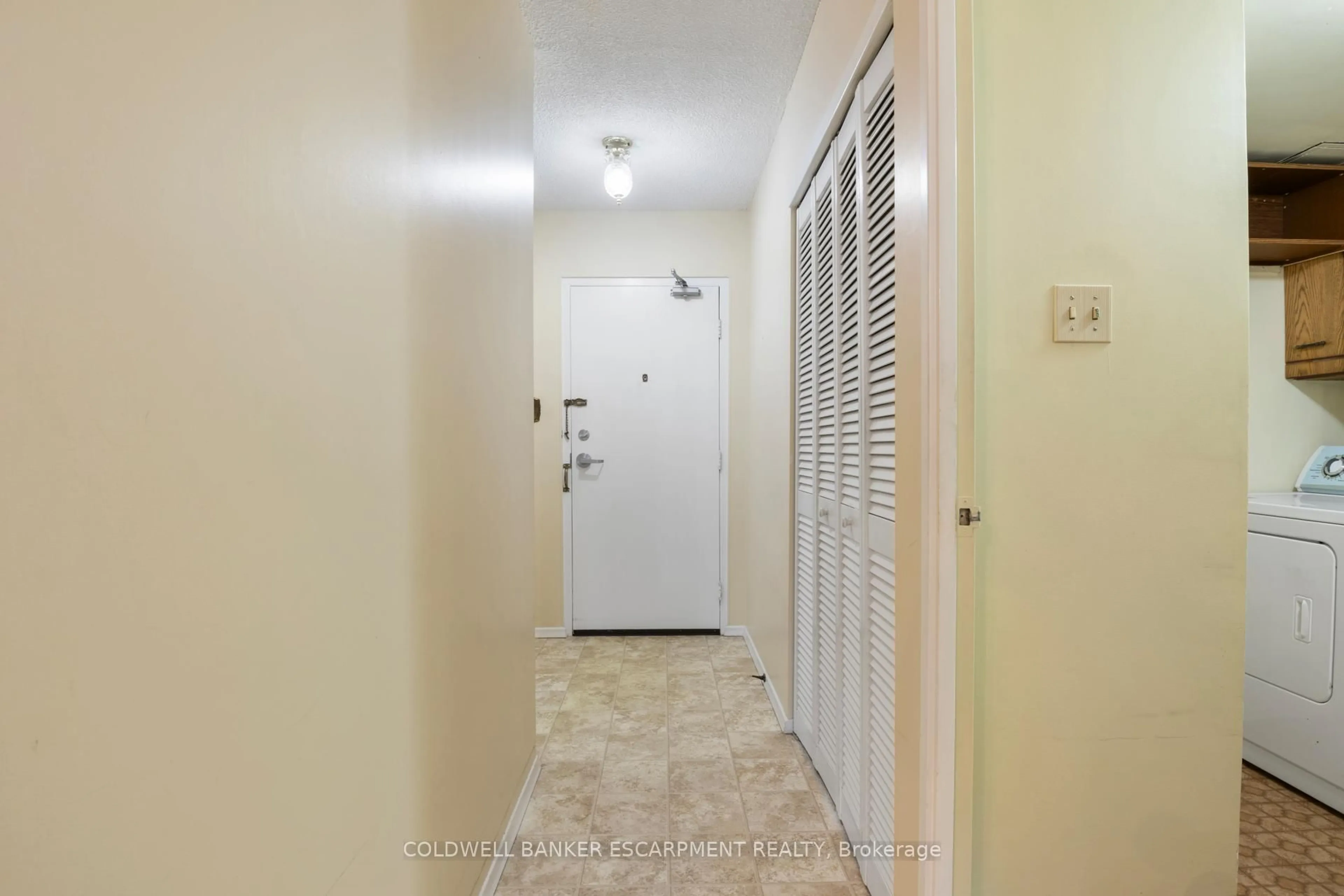 Indoor entryway for 81 Millside Dr #1005, Milton Ontario L9T 3X4