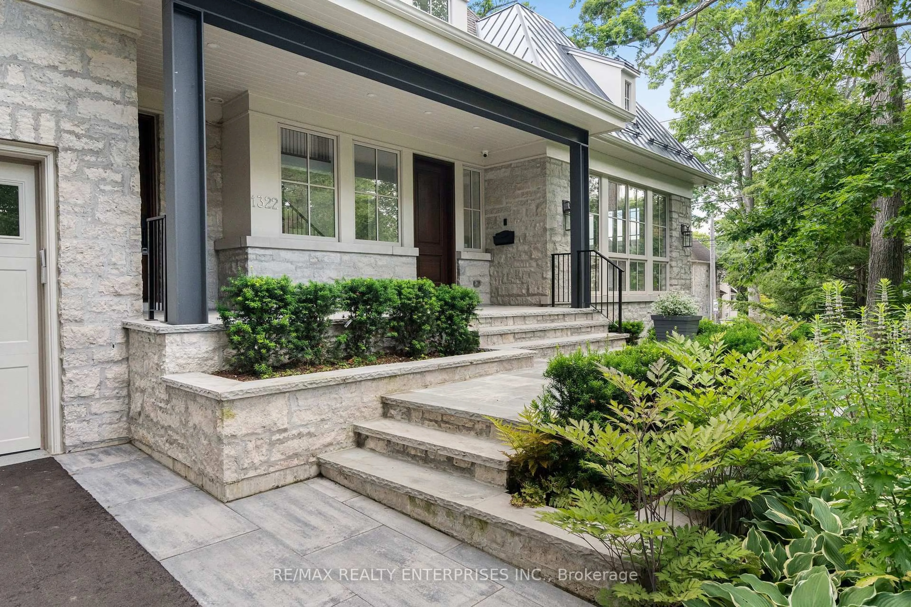 Home with brick exterior material, street for 1322 Minaki Rd, Mississauga Ontario L5G 2X4