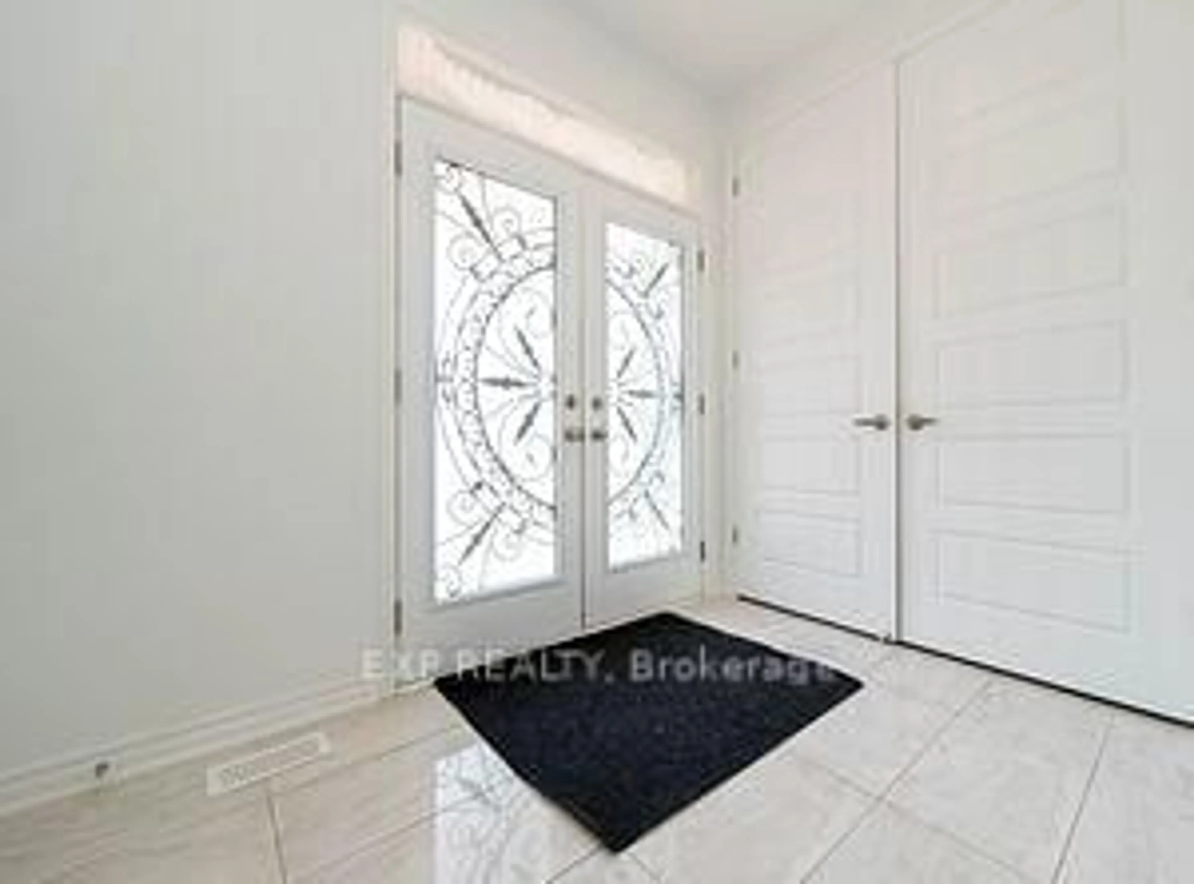 Indoor entryway for 558 Kennedy Circ, Milton Ontario L9E 1P9