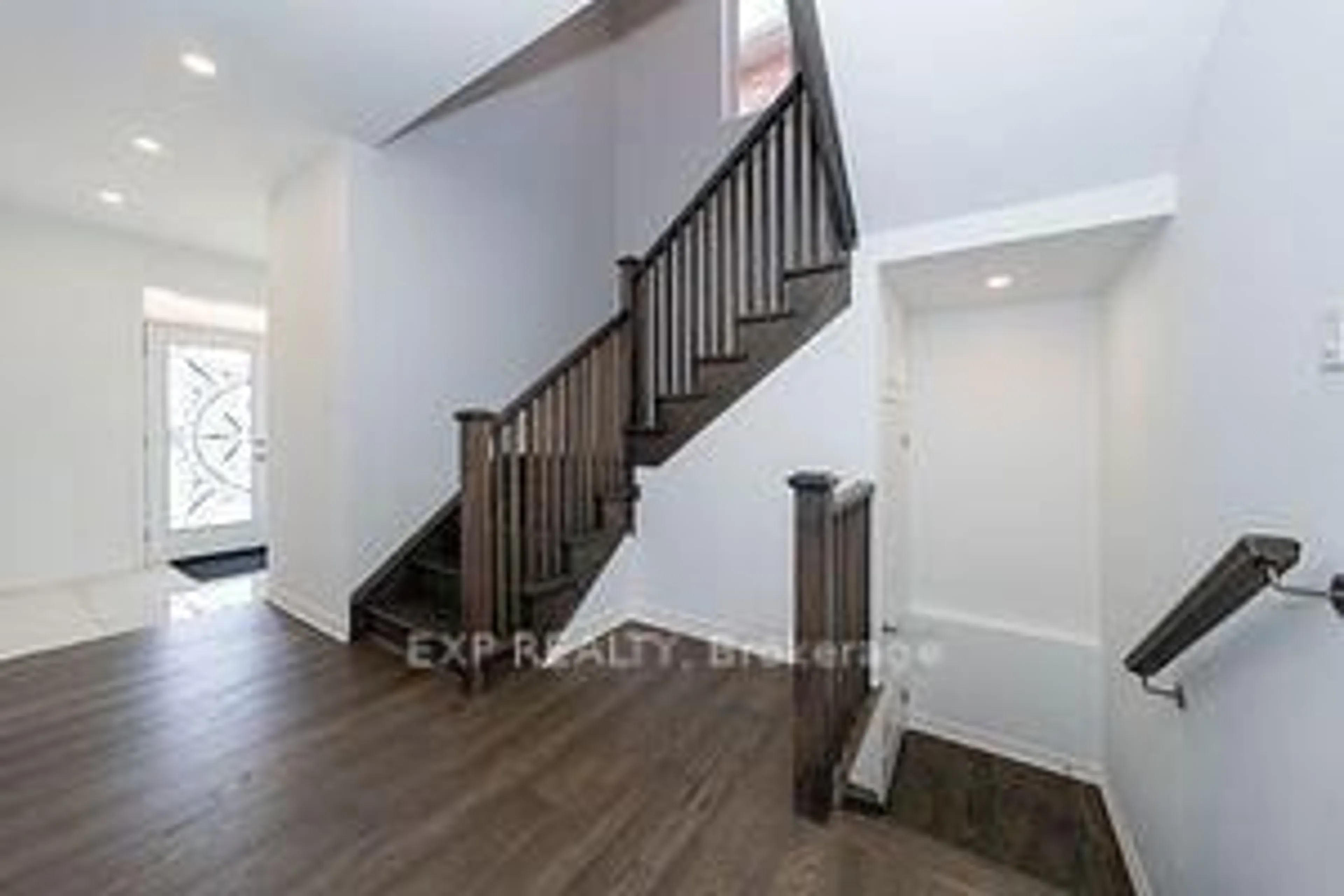 Stairs for 558 Kennedy Circ, Milton Ontario L9E 1P9