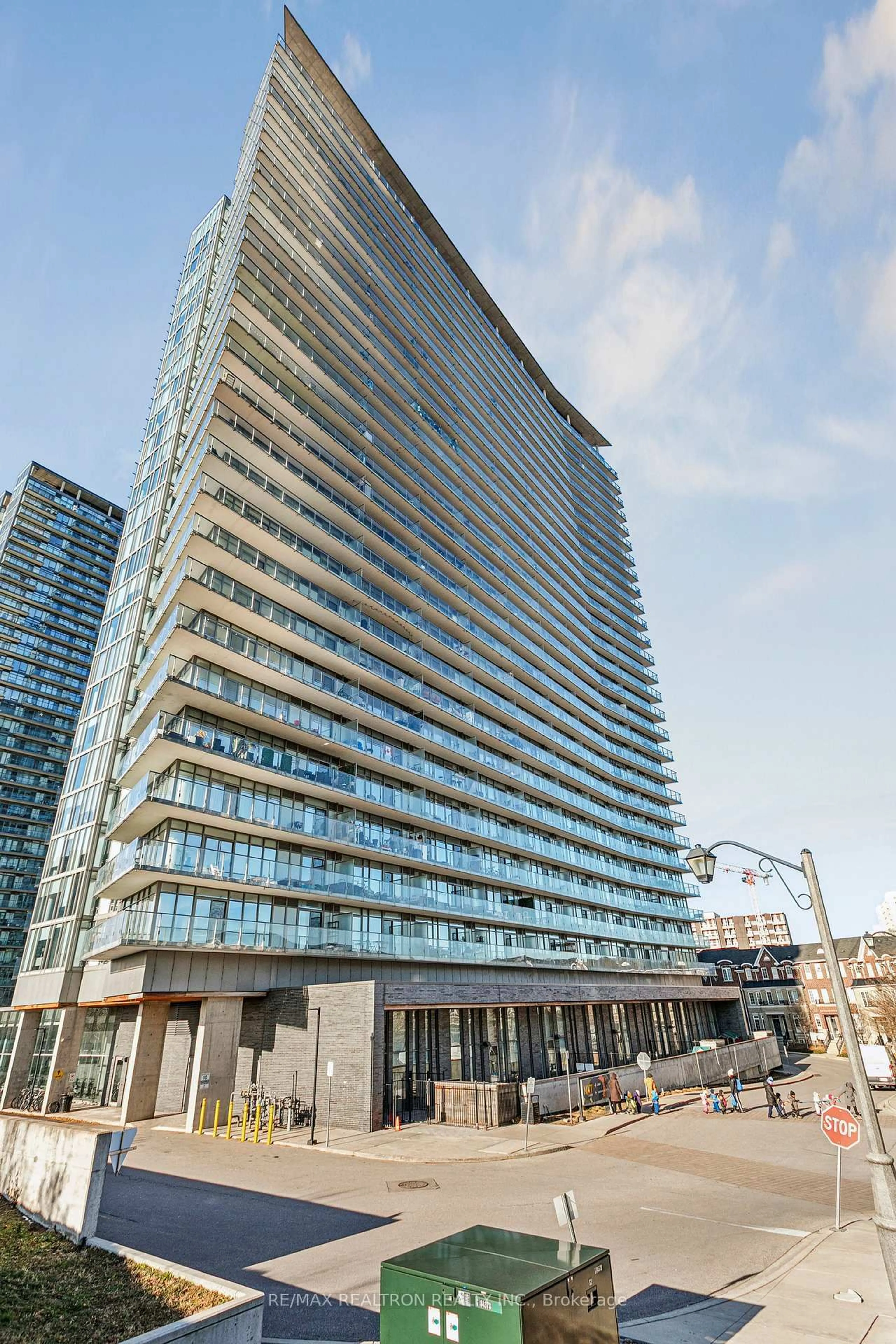 Indoor foyer for 103 The Queensway Ave #2805, Toronto Ontario M6S 5B3