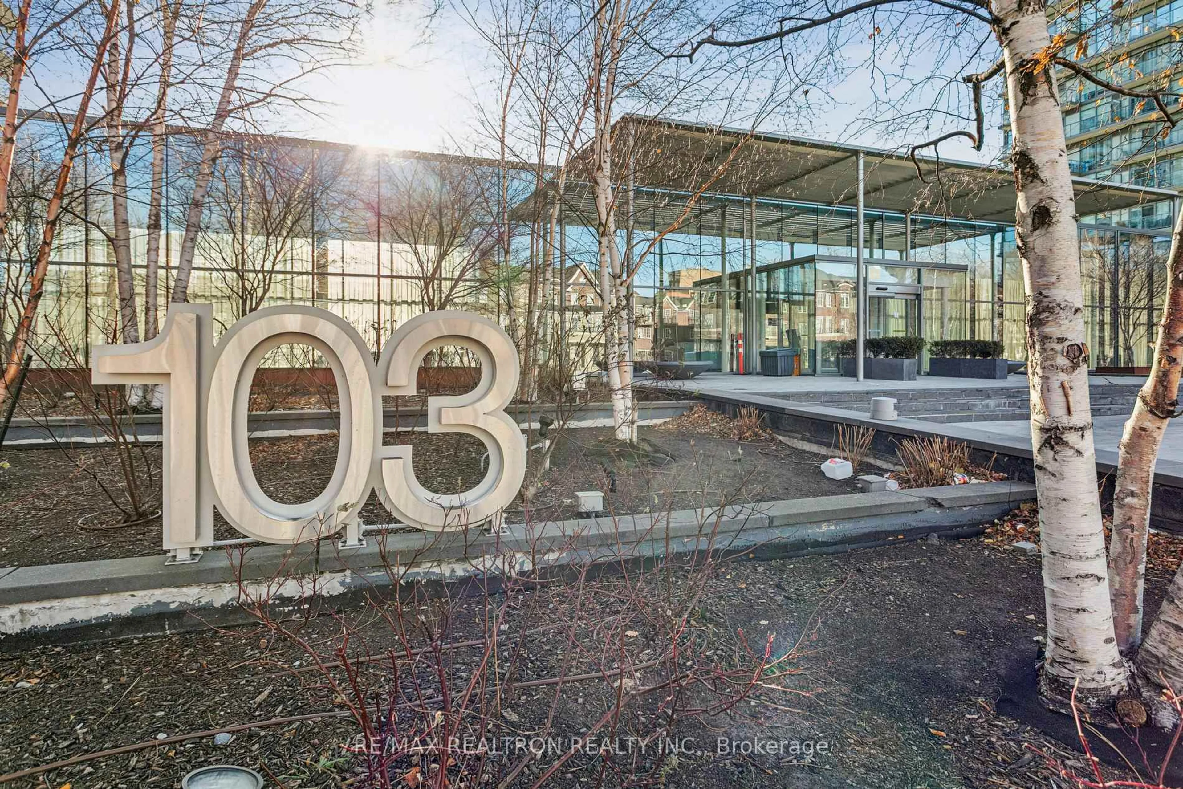 Indoor foyer for 103 The Queensway Ave #2805, Toronto Ontario M6S 5B3