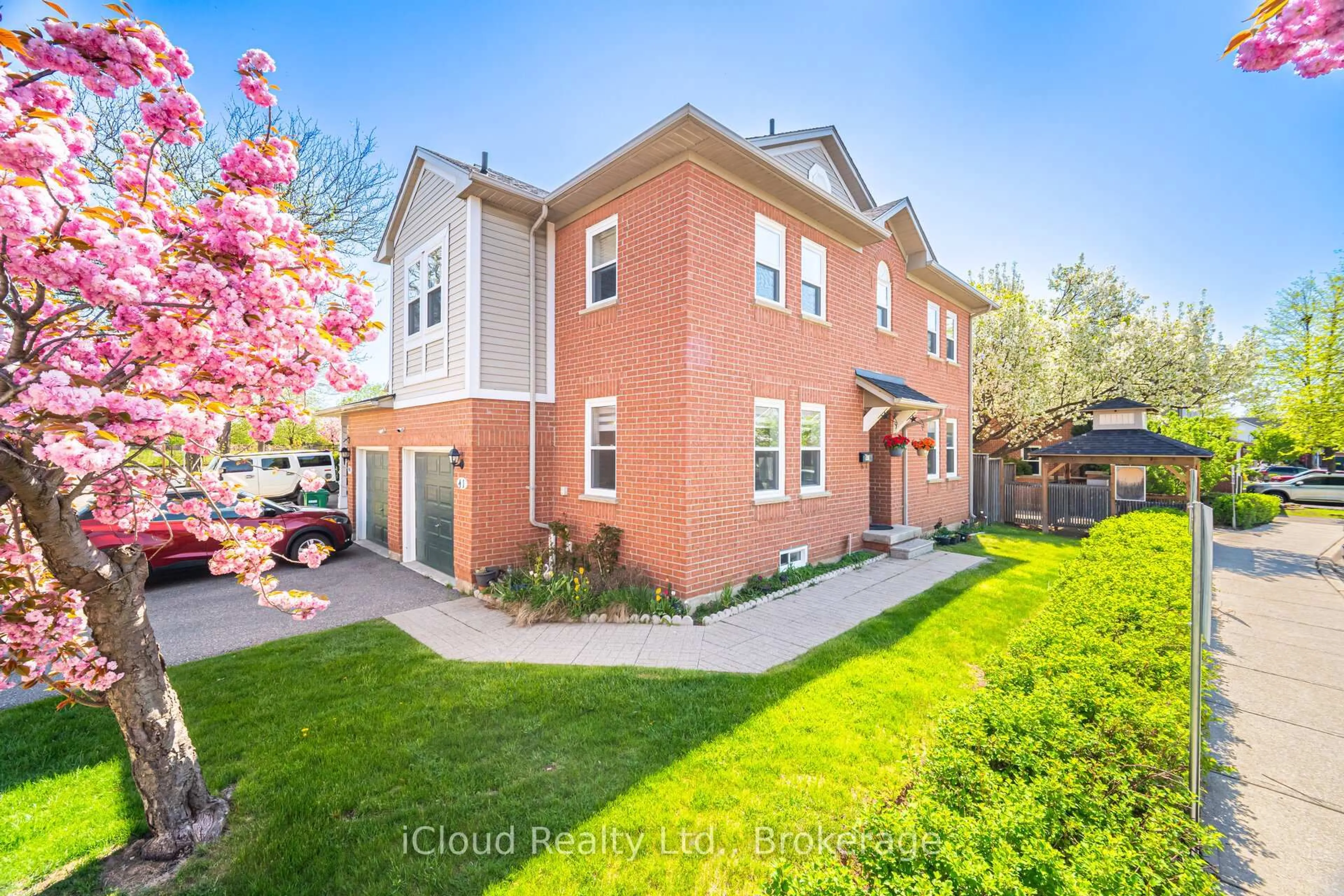 Home with brick exterior material, street for 5659 Glen Erin Dr #41, Mississauga Ontario L5M 5P2