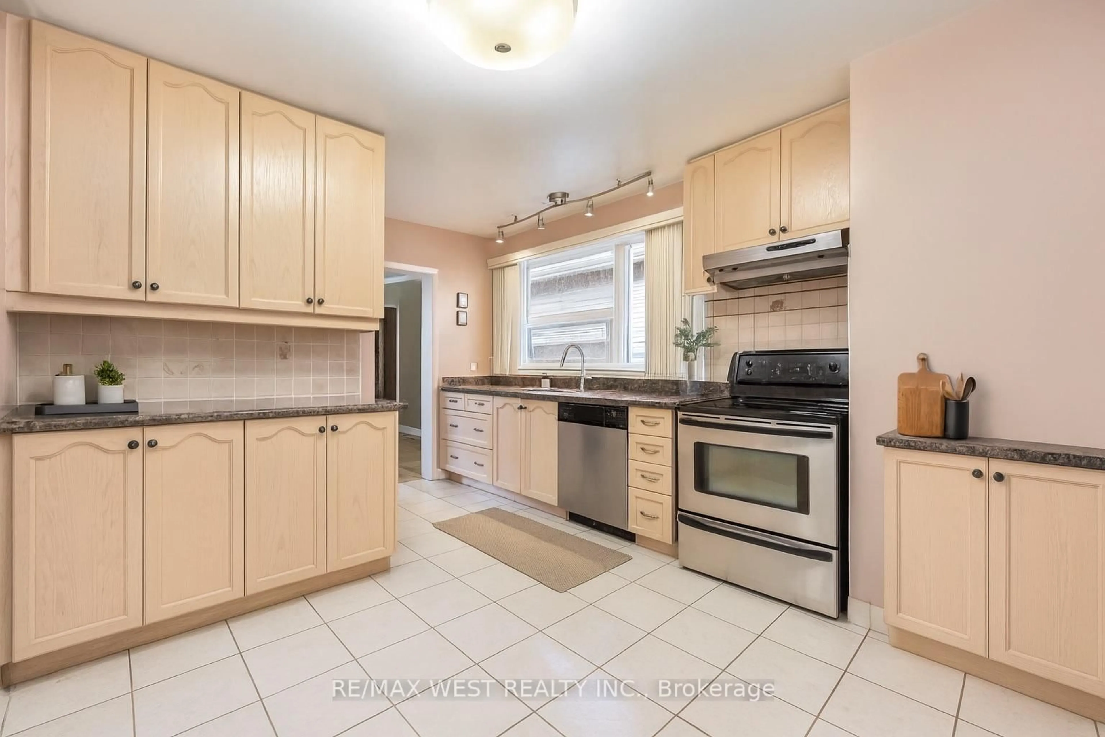Standard kitchen, unknown for 5 Henley Cres, Toronto Ontario M9W 2W8