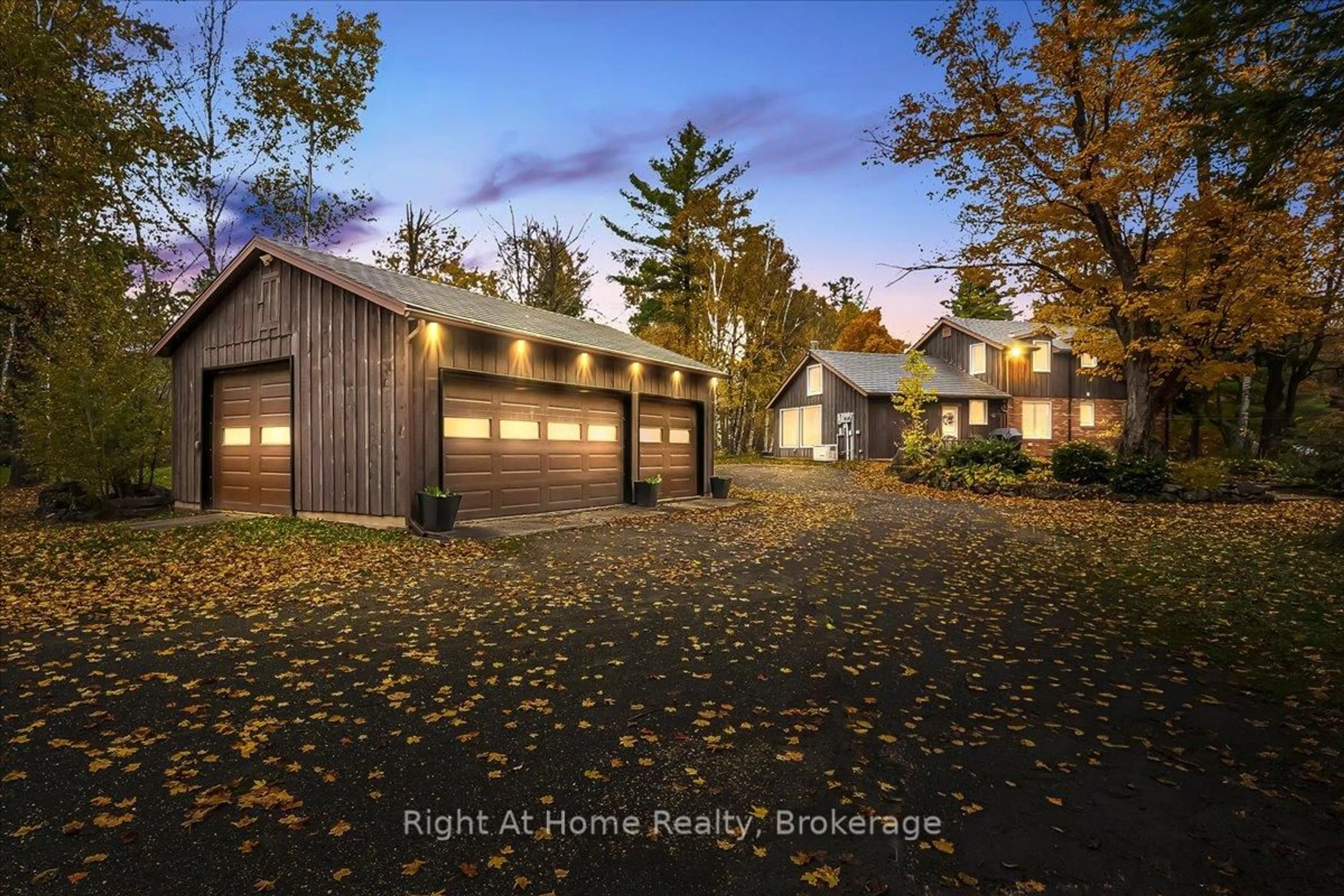 A pic from outside/outdoor area/front of a property/back of a property/a pic from drone, street for 9658 Second Line, Milton Ontario L0P 1B0